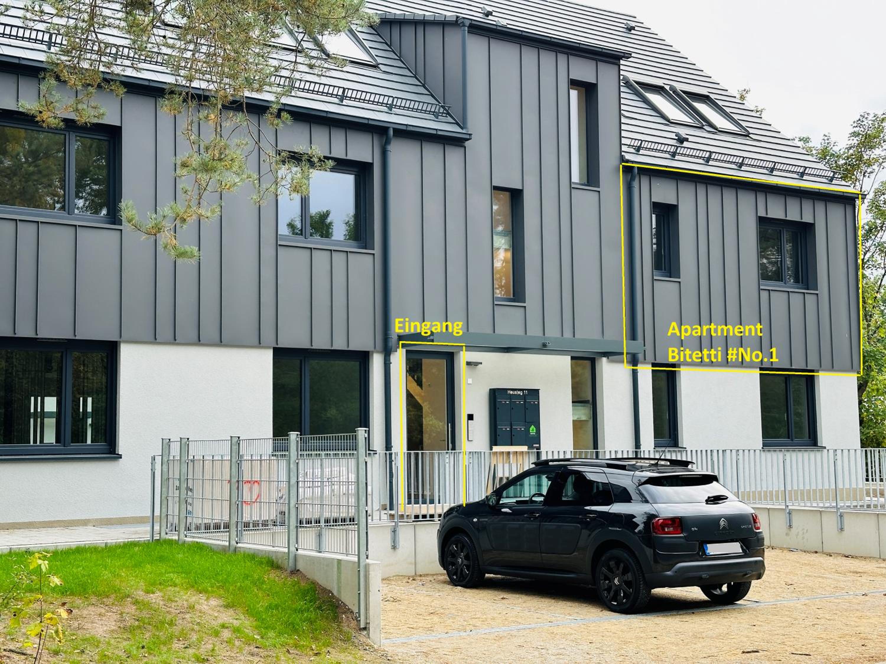 Ferienwohnung-Parkplatz-Balkon-Küche-SmartTV-Waschtrockner