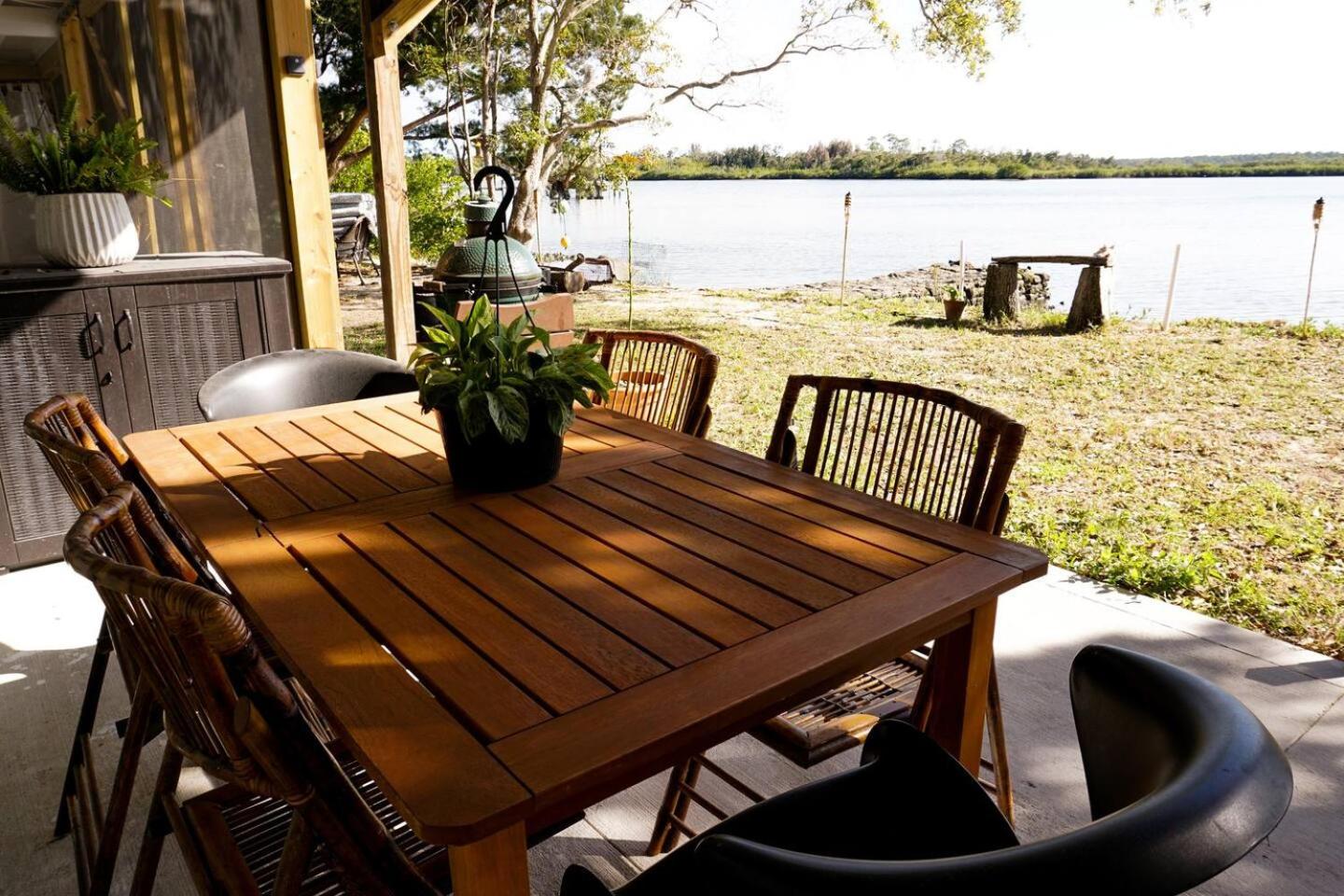 Cozy Waterfront Getaway view 4
