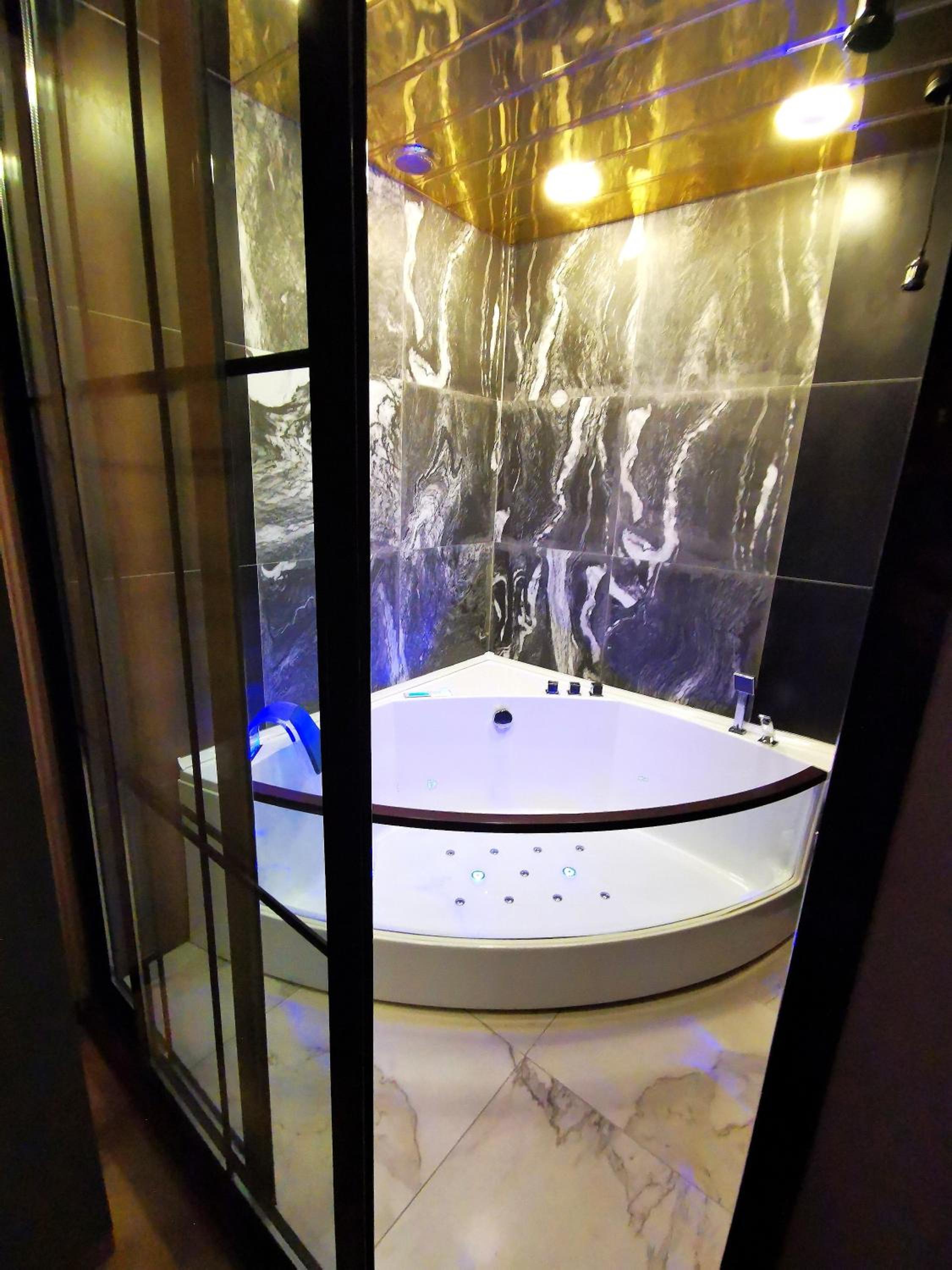 Deluxe Modern 3 Bedroom + 2 Bathrooms Apartment, on Amiryan Street, Middle of Center