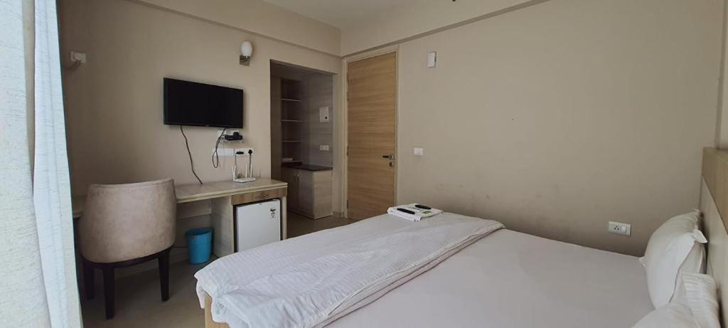 Omaxe krishna luxury stays view 3