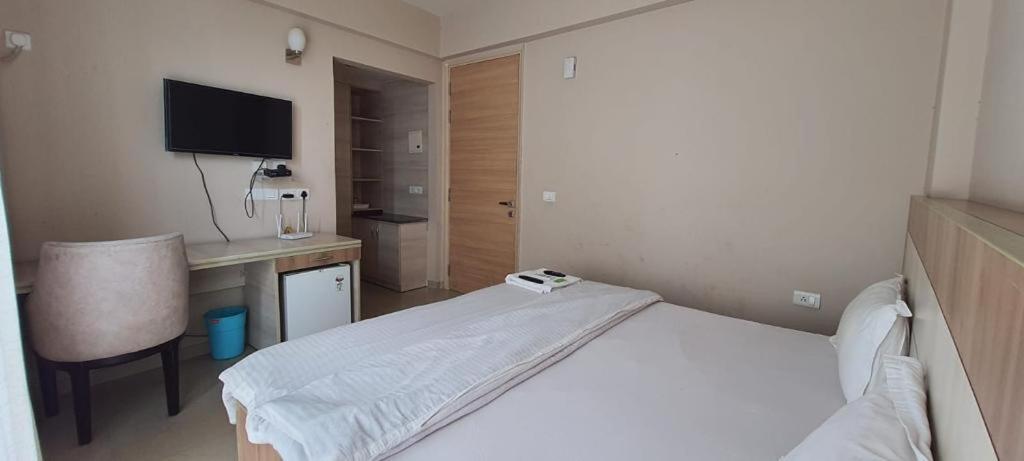 Omaxe krishna luxury stays view 5