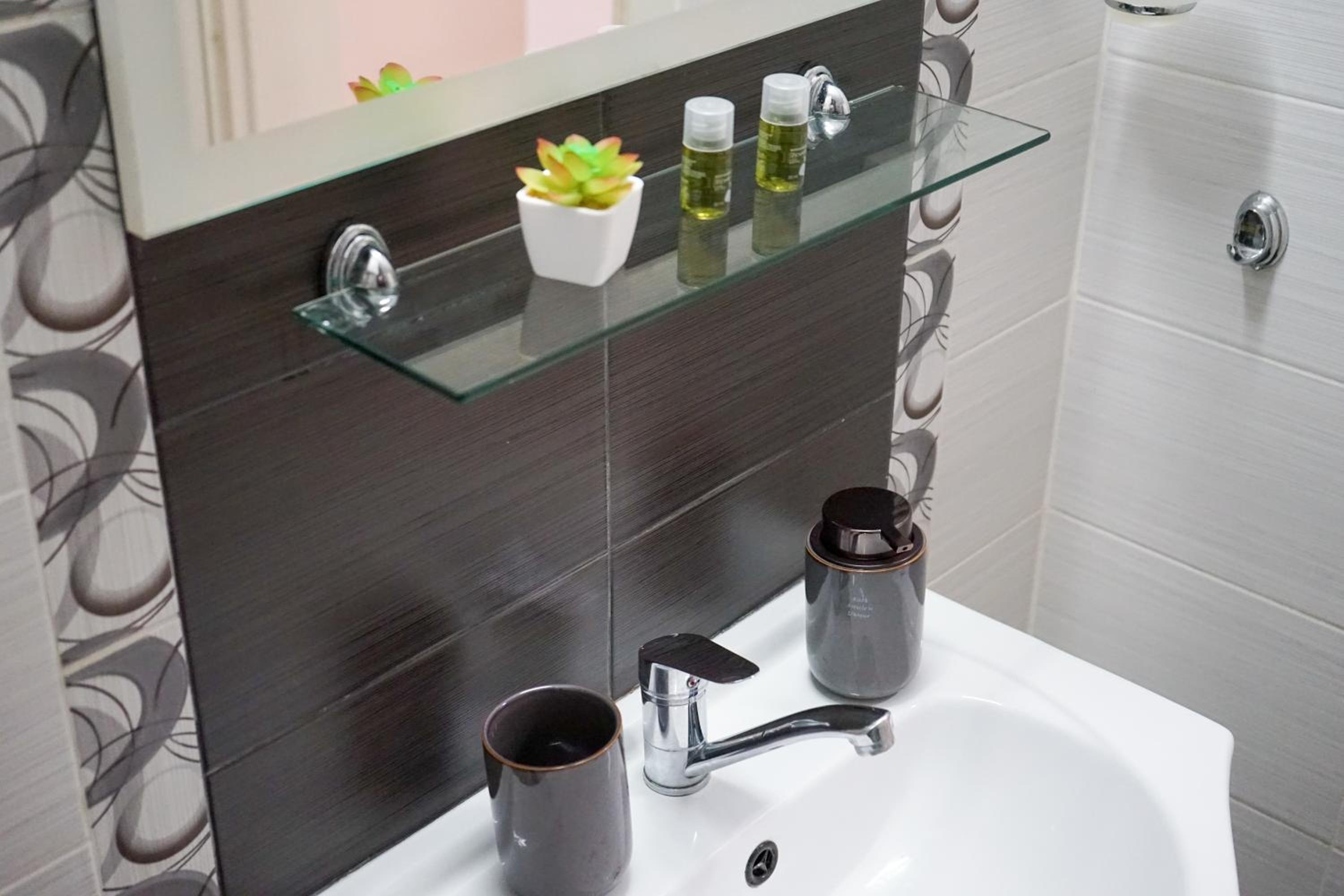 Comfortable 2BR Urban Getaway in City Center by Flat Mаnager