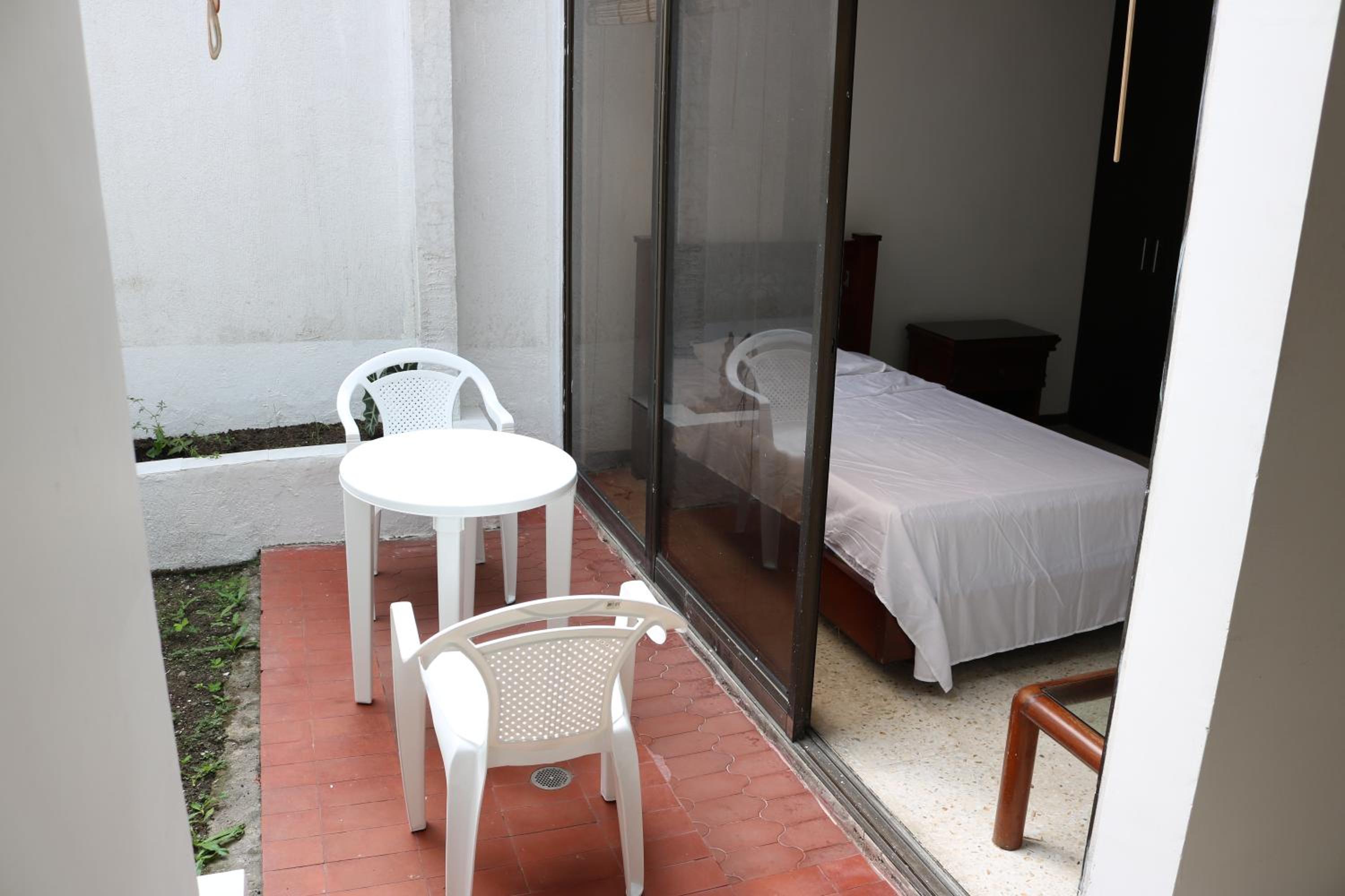 APARTAMENTOS LIMONAR