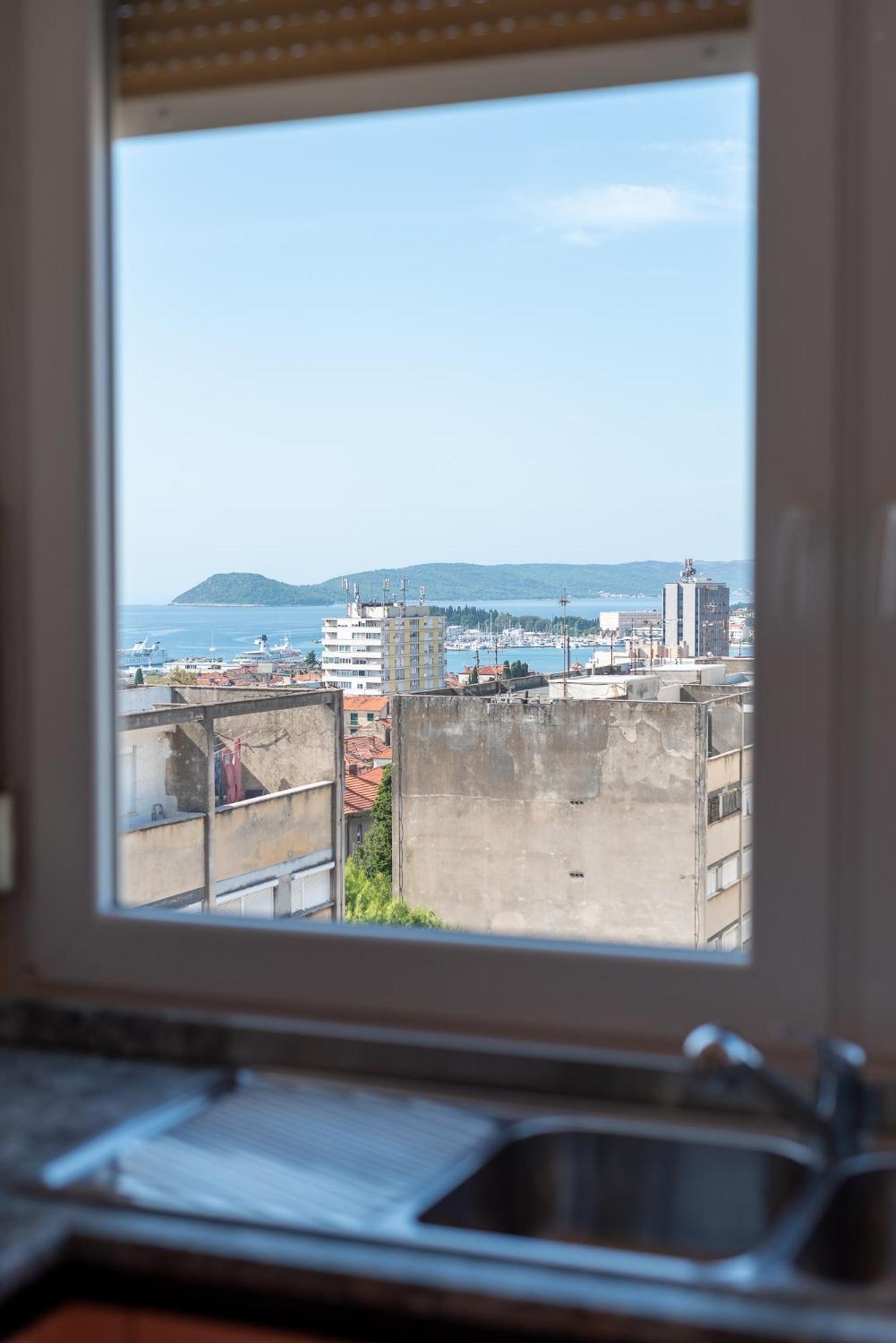 Luxury apartment Overlooking the City