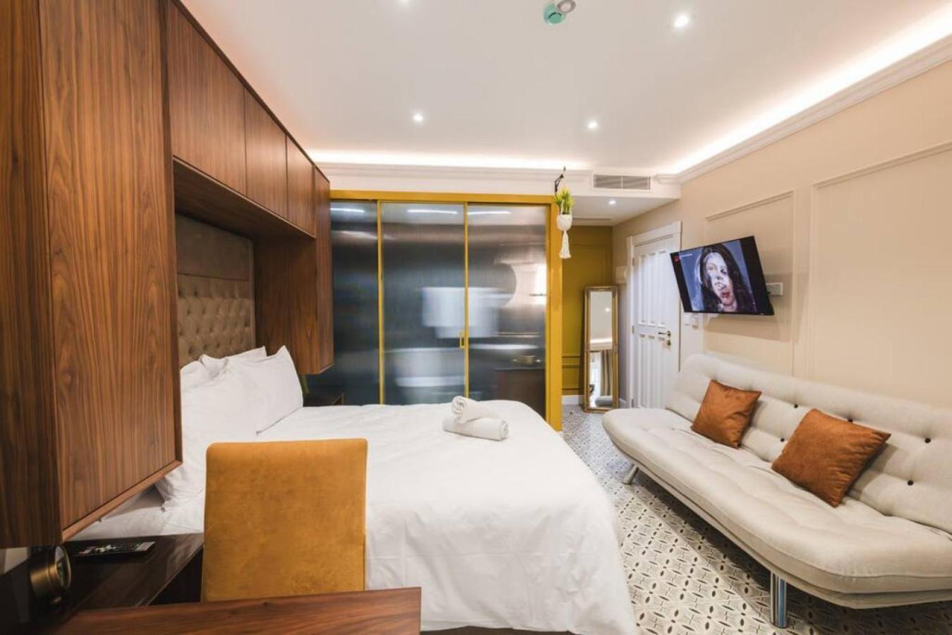Zebbuga Deluxe Balcony Suite Apartment 4 view 3