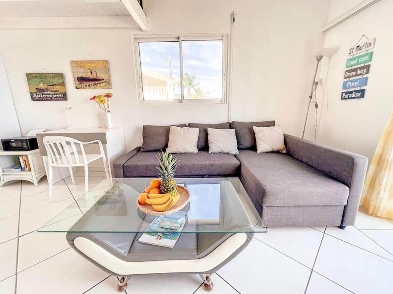 Plage 37 Orient Bay beach front with pool access view 4
