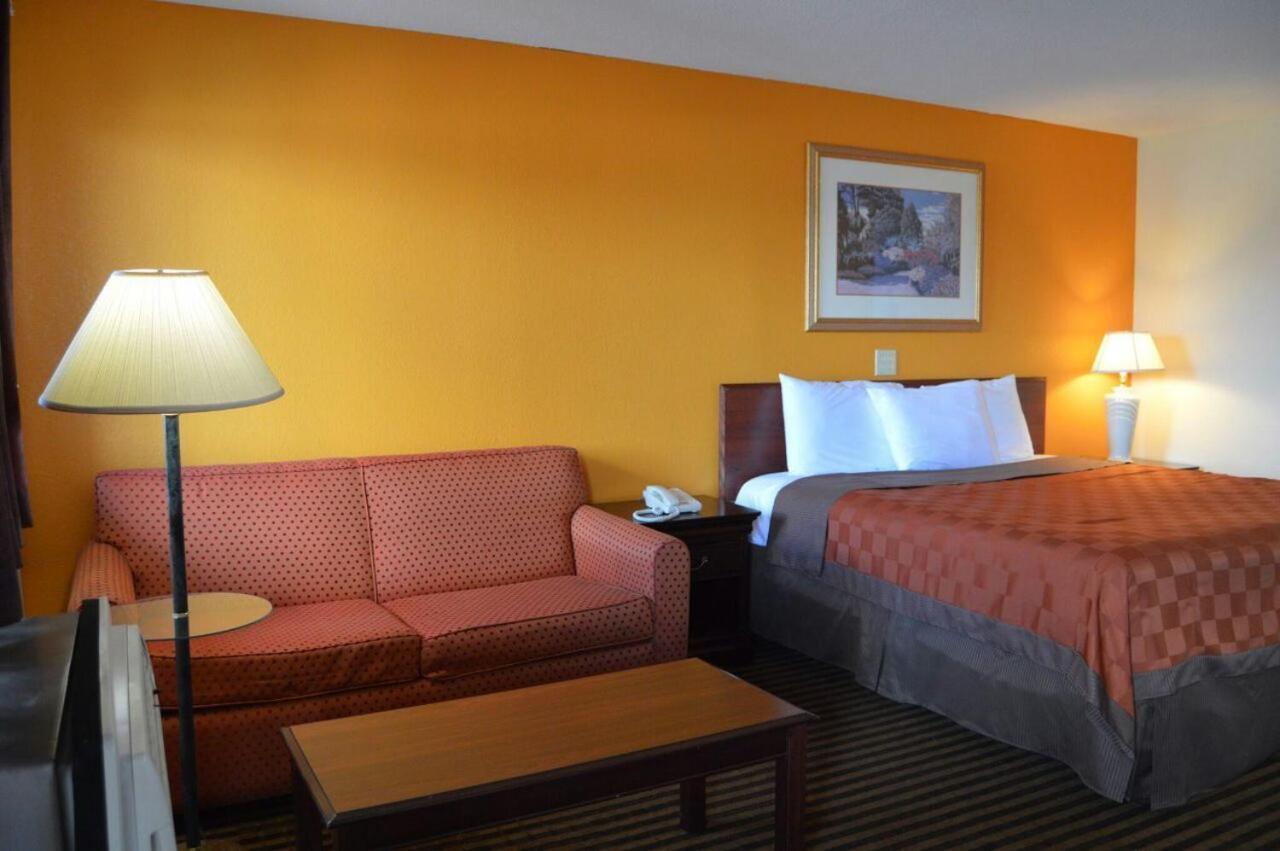 Scottish Inn & Suites - Eau Claire