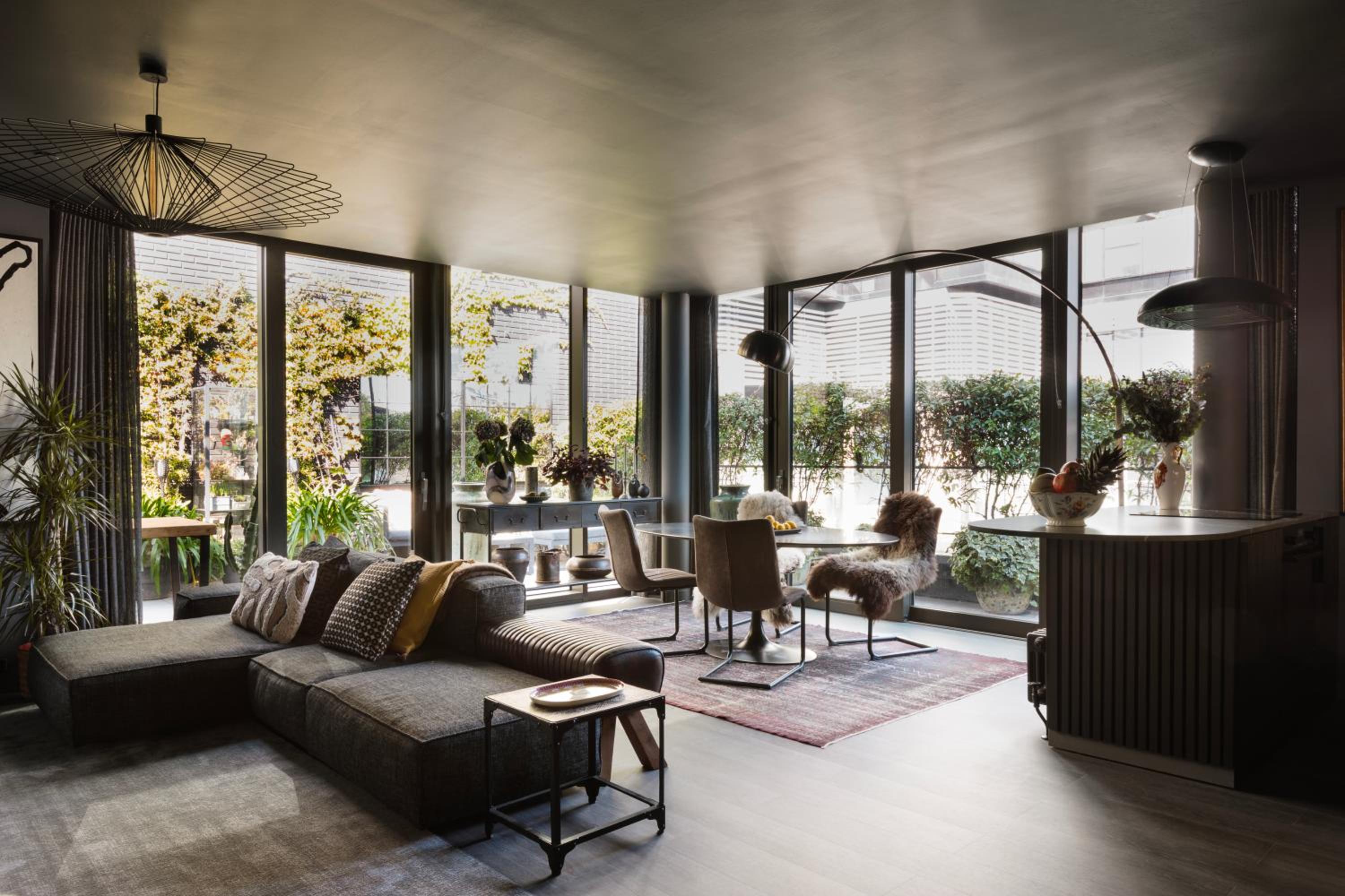 Luxurious Penthouse, Expansive Wrap-Around Terrace