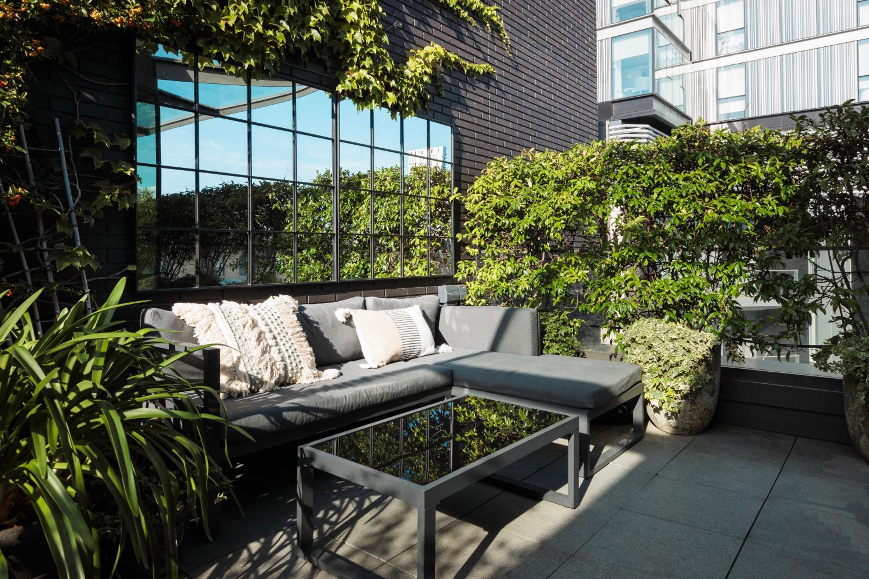 Luxurious Penthouse, Expansive Wrap-Around Terrace