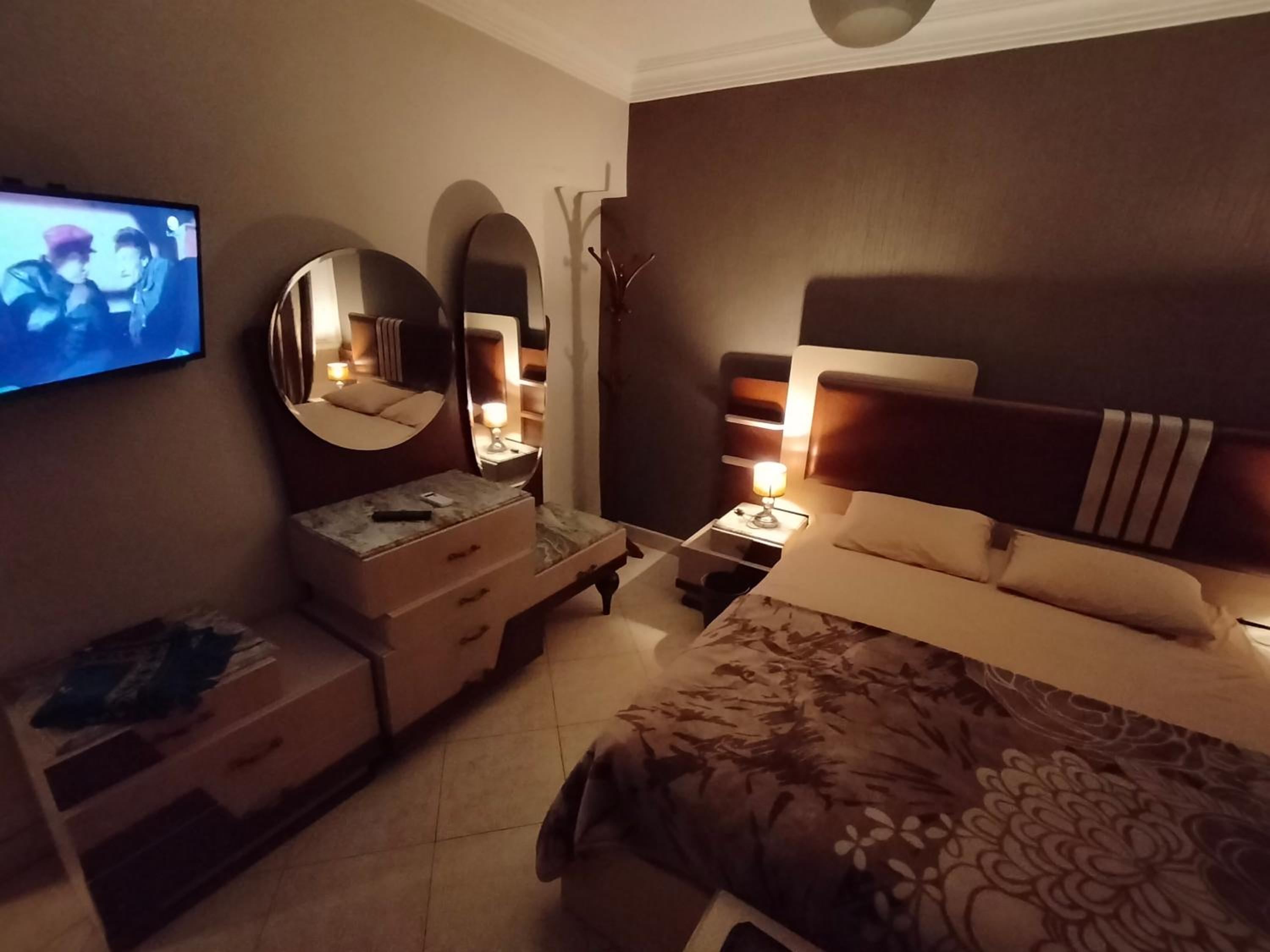 شقة مكرم عبيد للعائلات فقط 21 families only