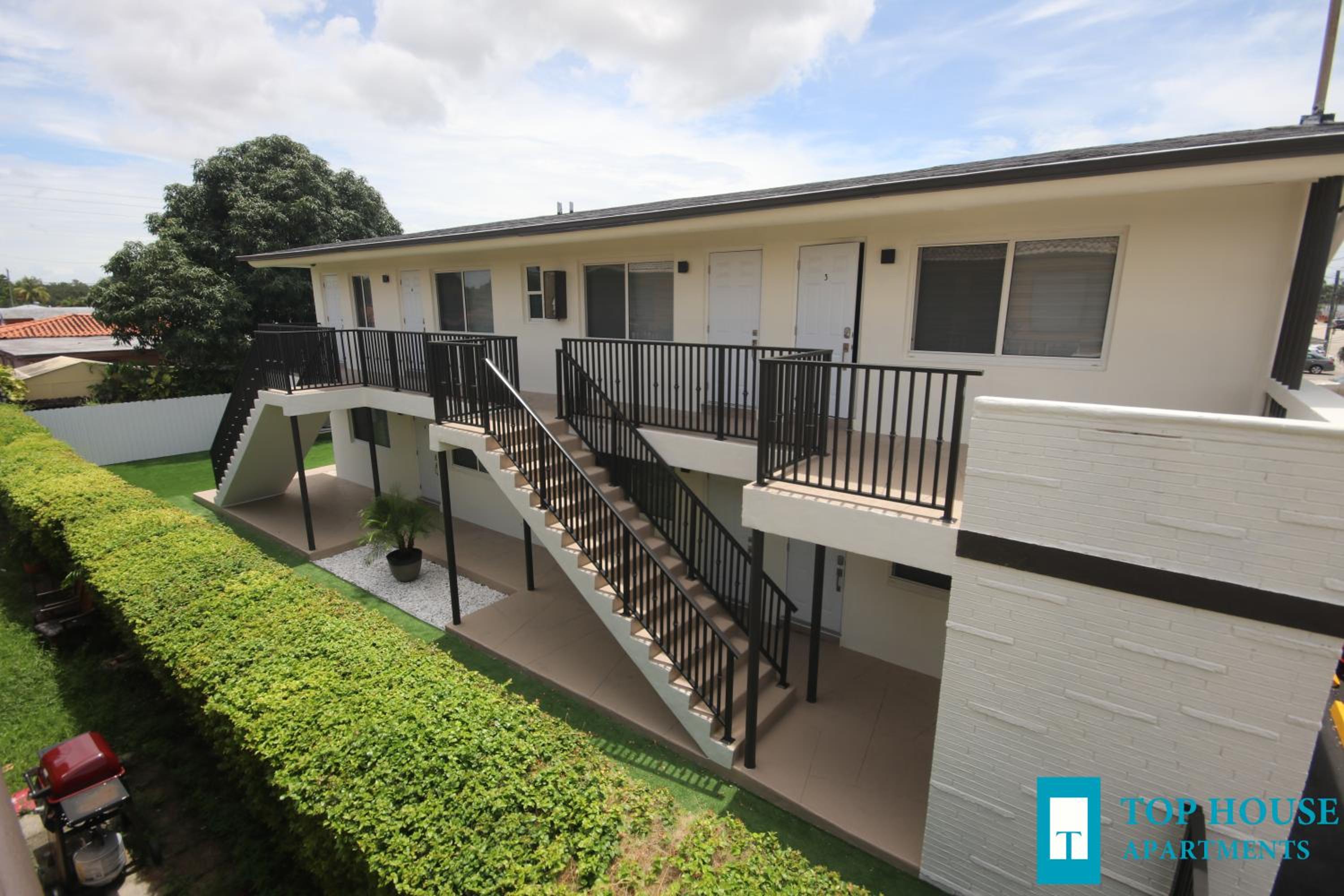 251 Airport/Top House Apartments