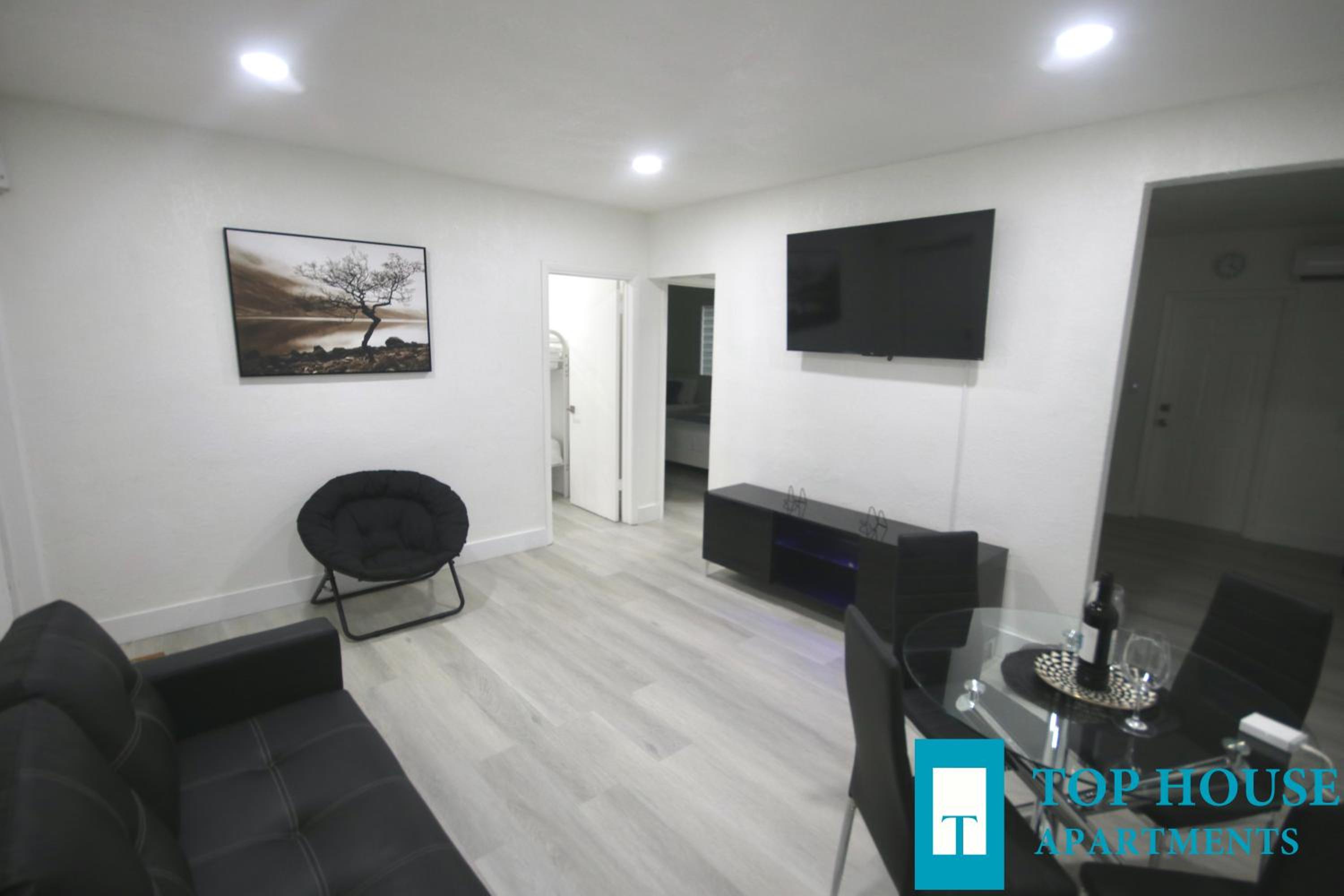 251 Airport/Top House Apartments