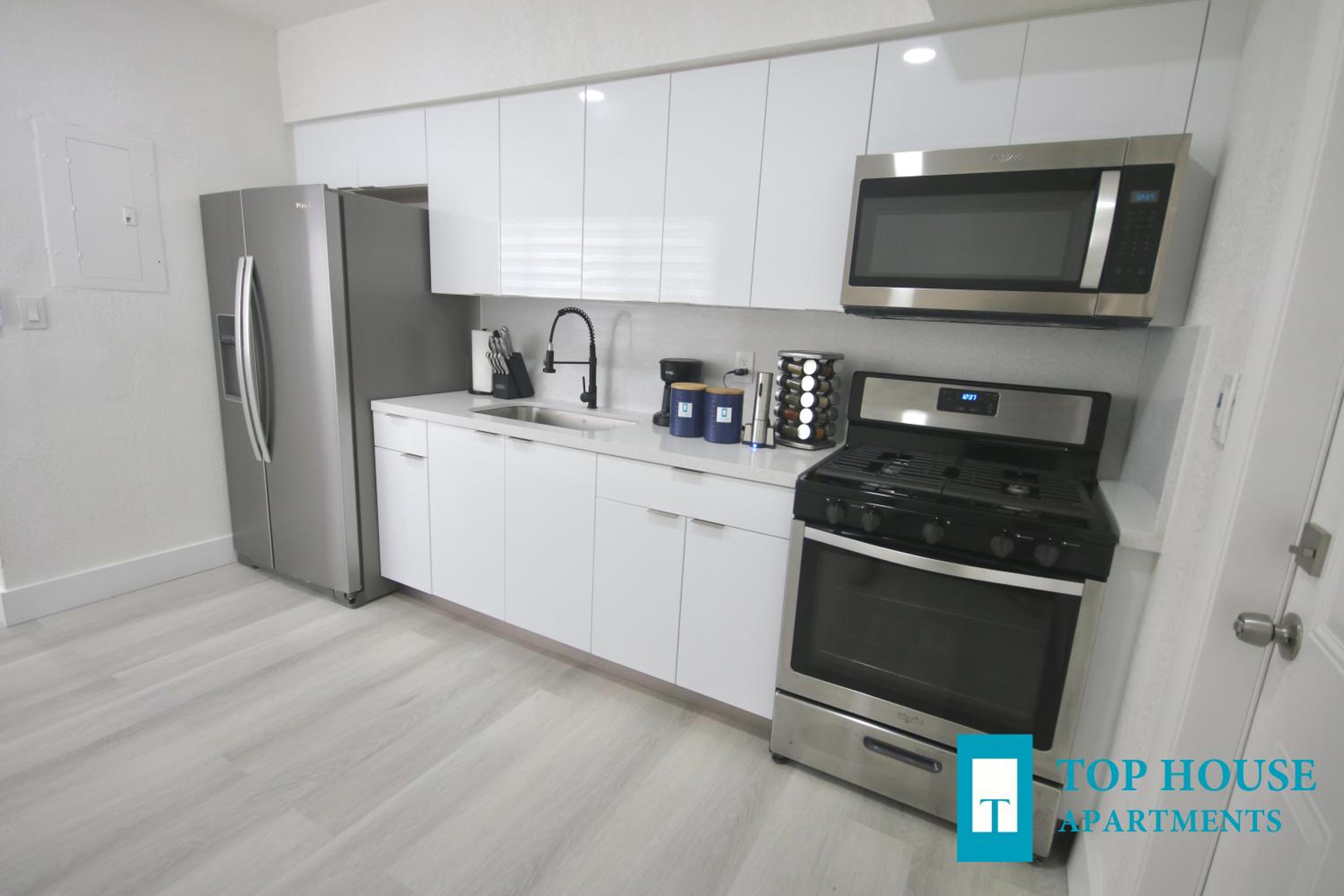 251 Airport/Top House Apartments