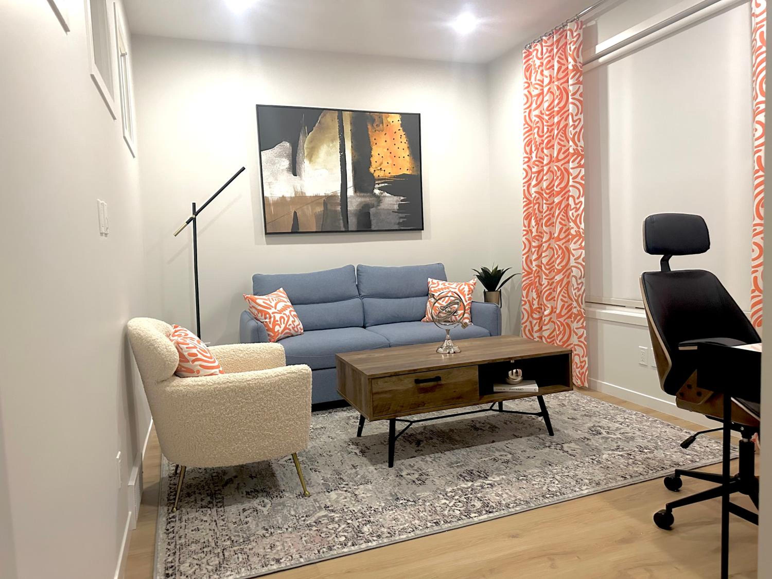 Spacious Modern Home With King Bed & Office