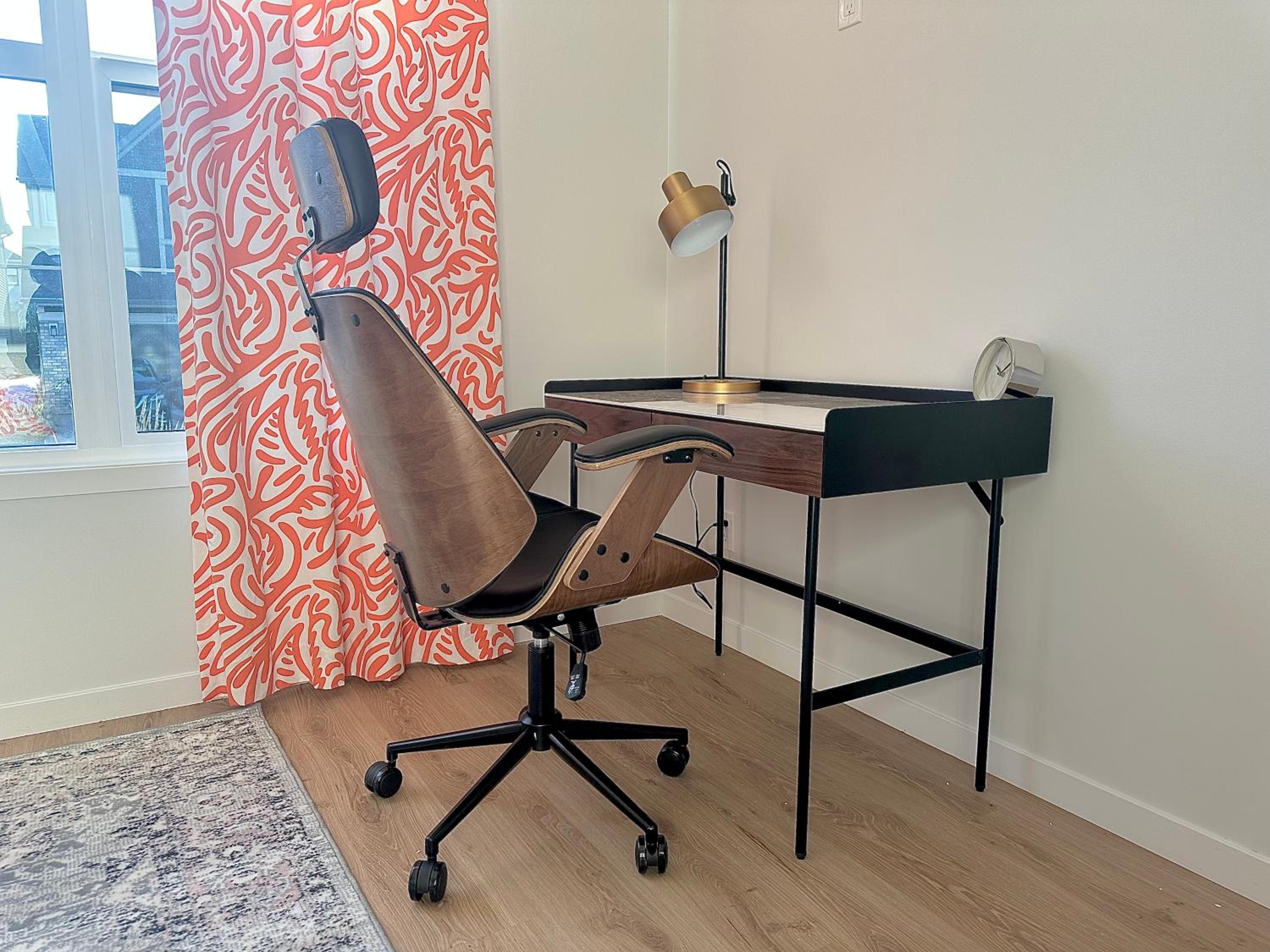 Spacious Modern Home With King Bed & Office