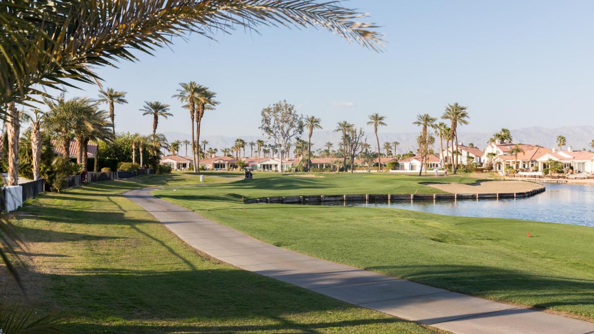 La Quinta Luxurious Vacation Home view 3