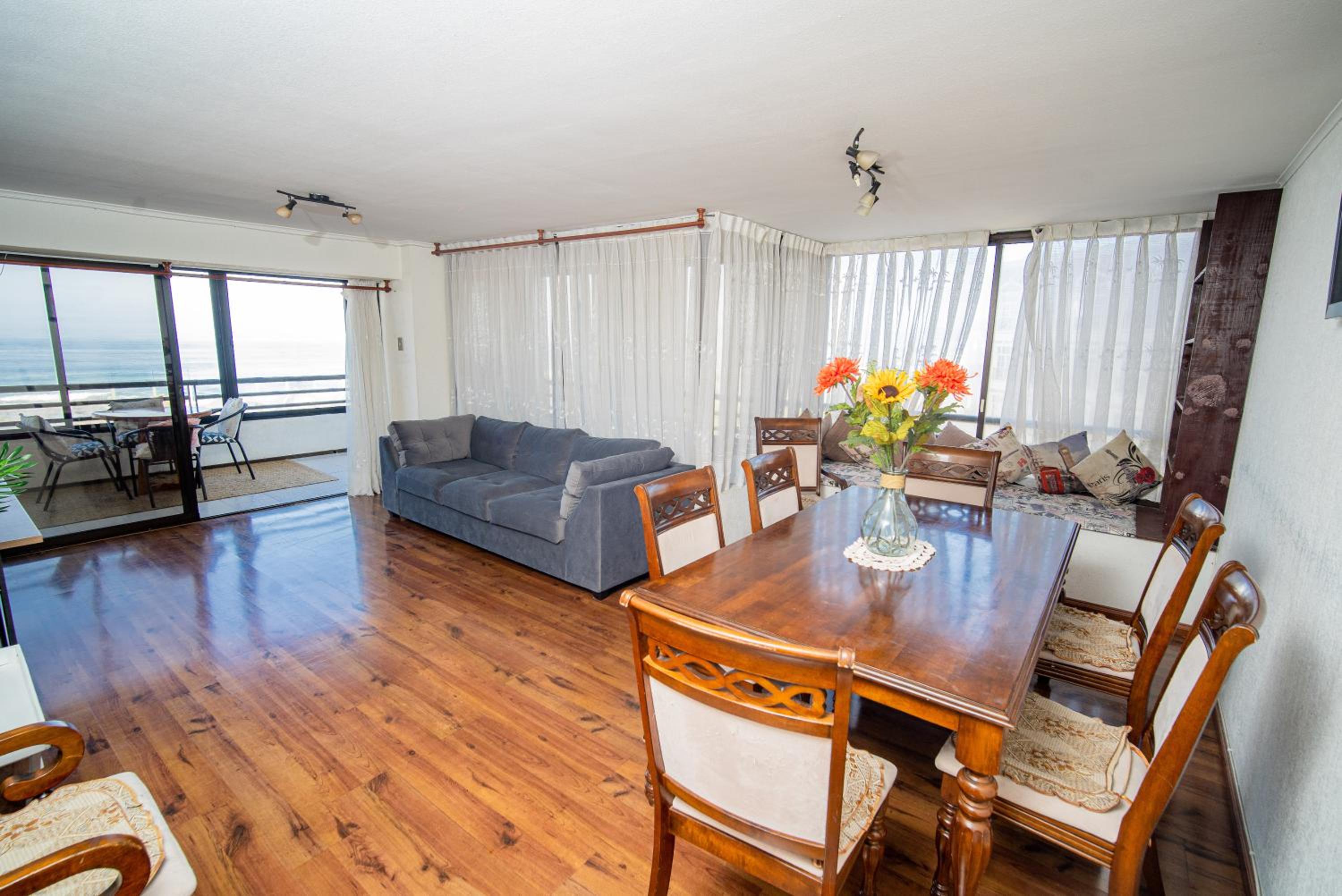 Departamento grande frente a playa Cavancha