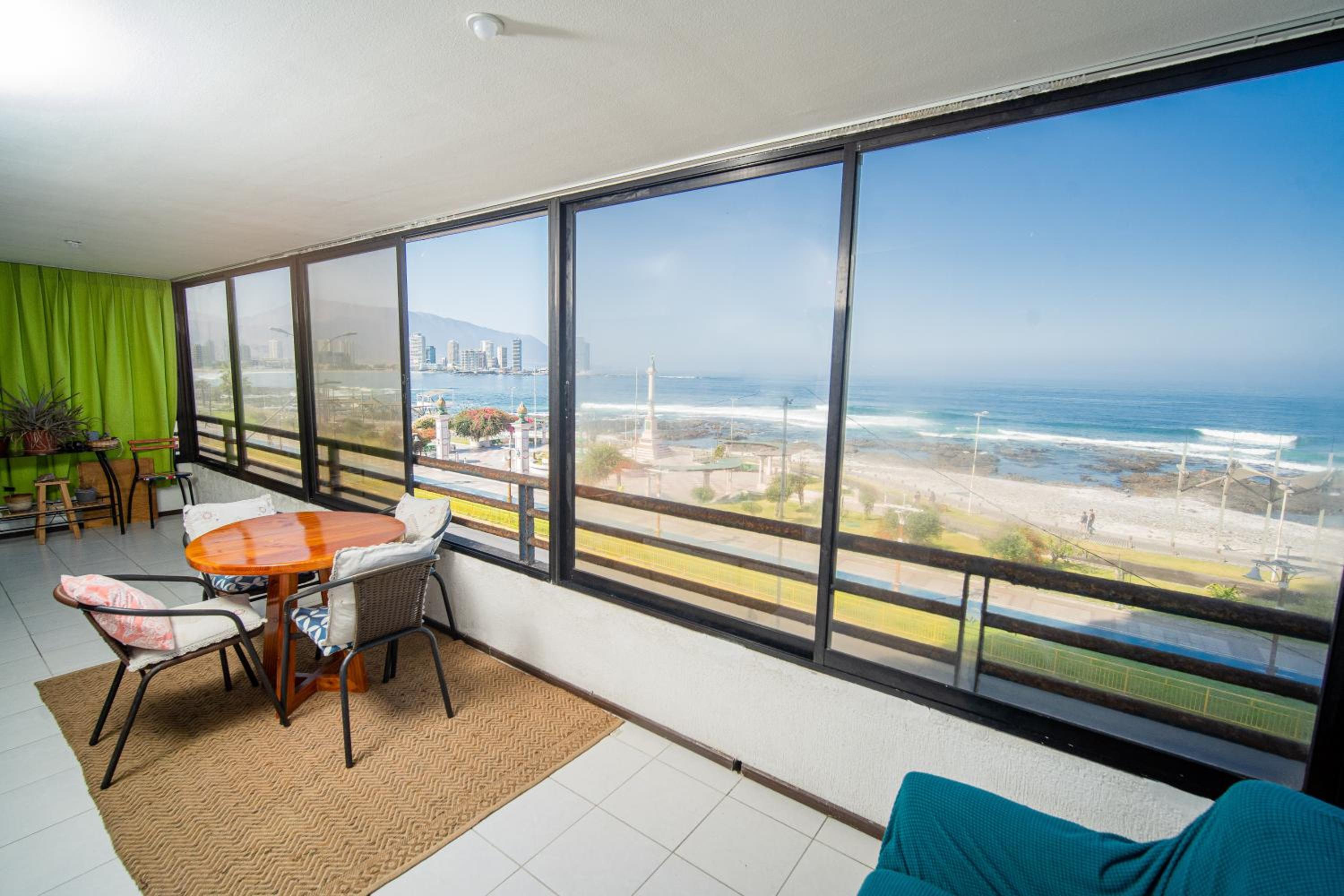 Departamento grande frente a playa Cavancha