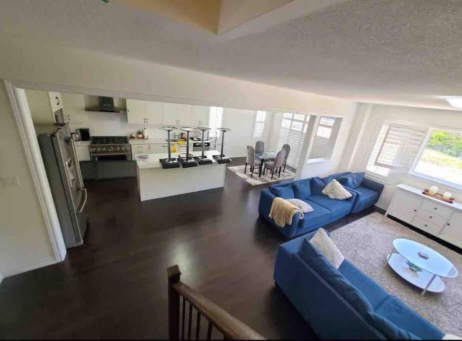 Modern & Cozy Kawartha Getaway