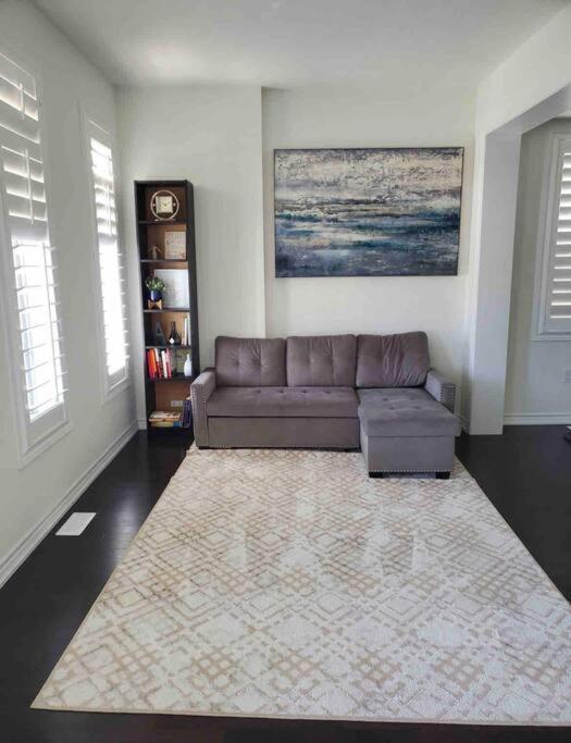Modern & Cozy Kawartha Getaway