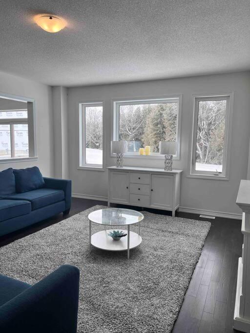 Modern & Cozy Kawartha Getaway