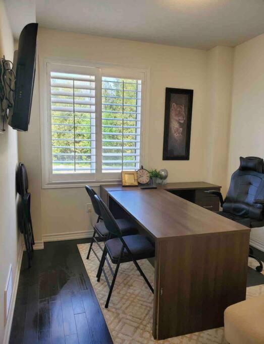 Modern & Cozy Kawartha Getaway