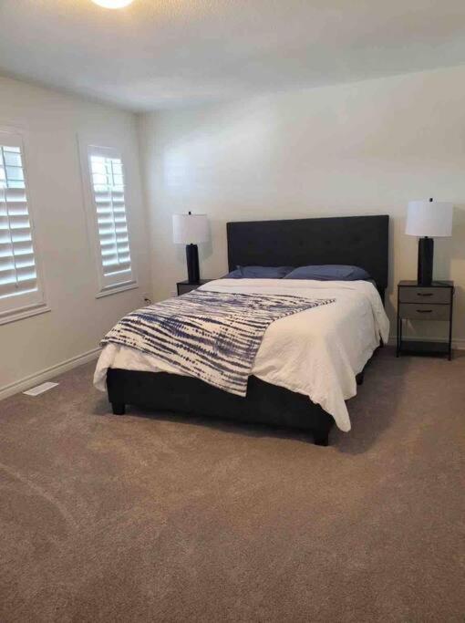 Modern & Cozy Kawartha Getaway
