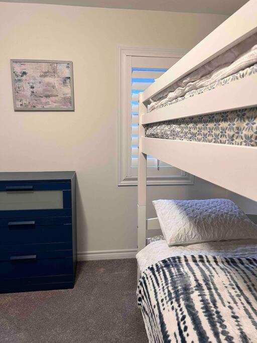 Modern & Cozy Kawartha Getaway