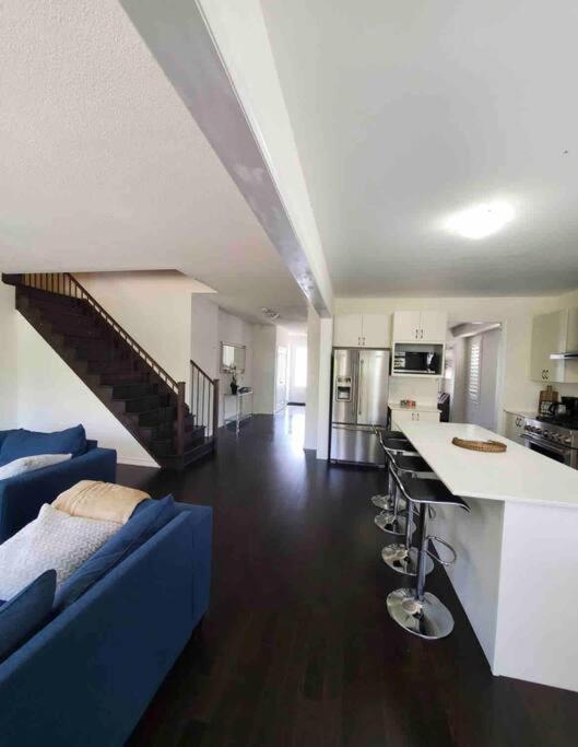 Modern & Cozy Kawartha Getaway