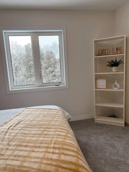 Modern & Cozy Kawartha Getaway
