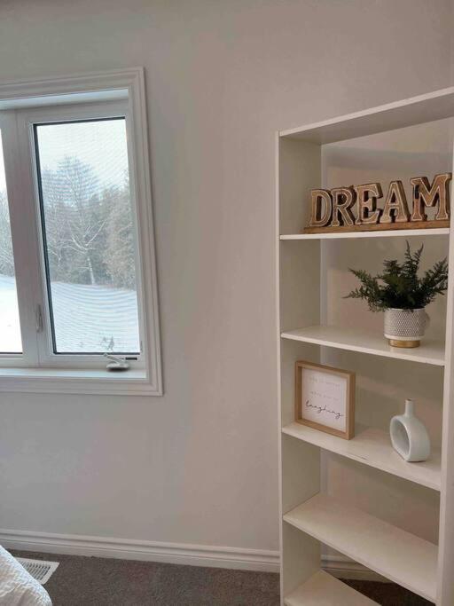 Modern & Cozy Kawartha Getaway