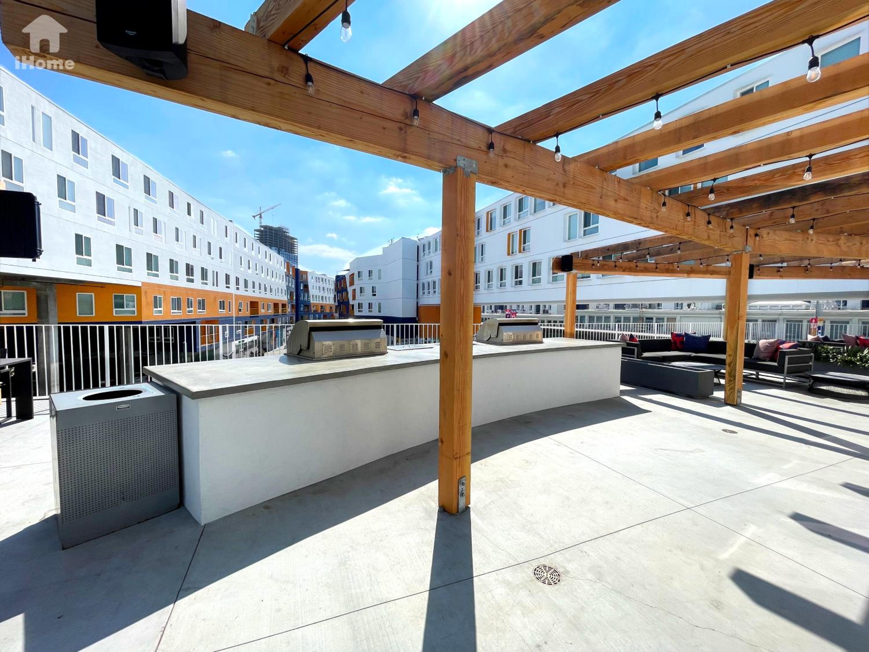 Perfect Apt w Parking Gym Pool WIFI in Arts District DTLA near Little Tokyo B4
