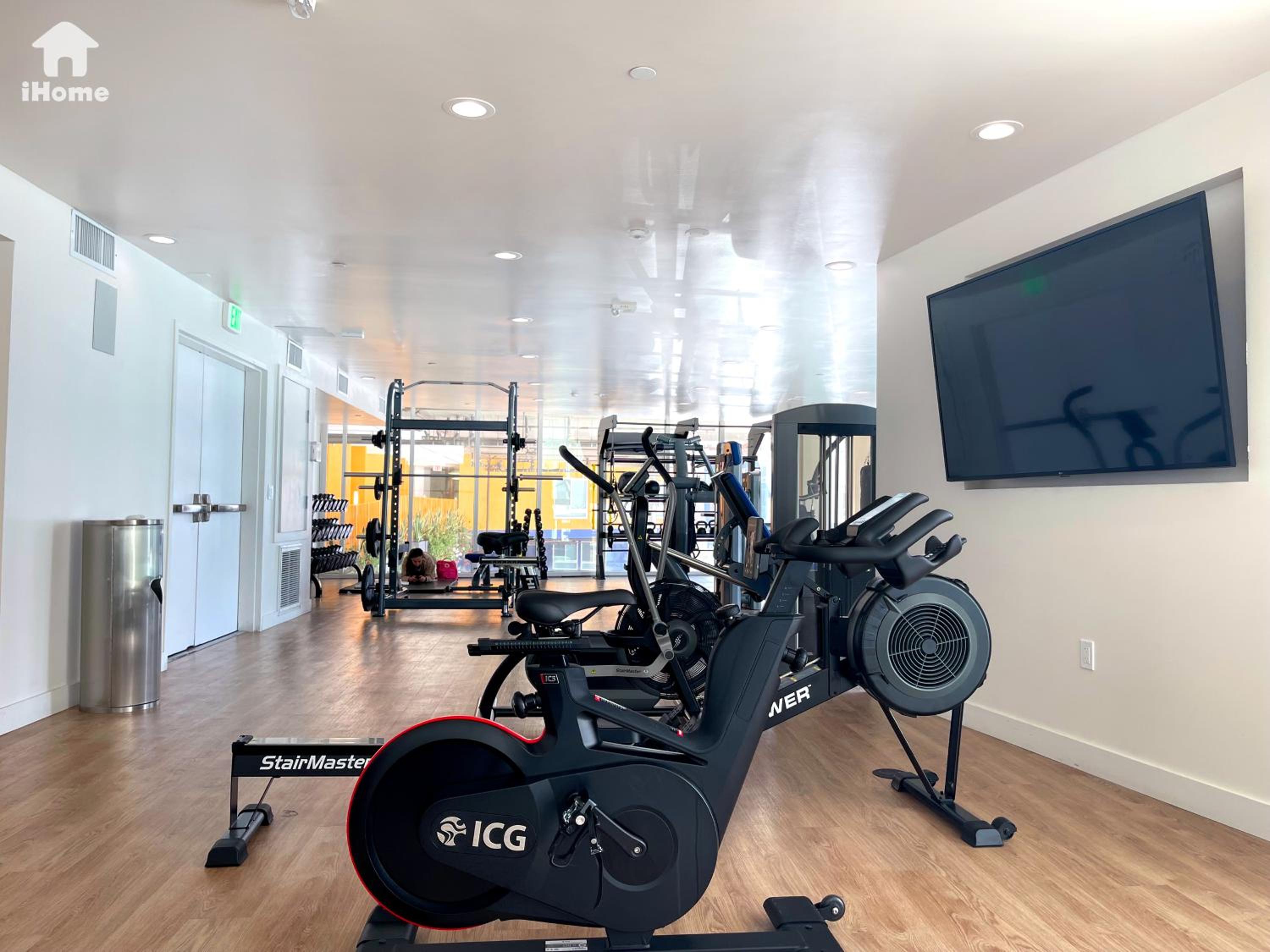 Perfect Apt w Parking Gym Pool WIFI in Arts District DTLA near Little Tokyo B4