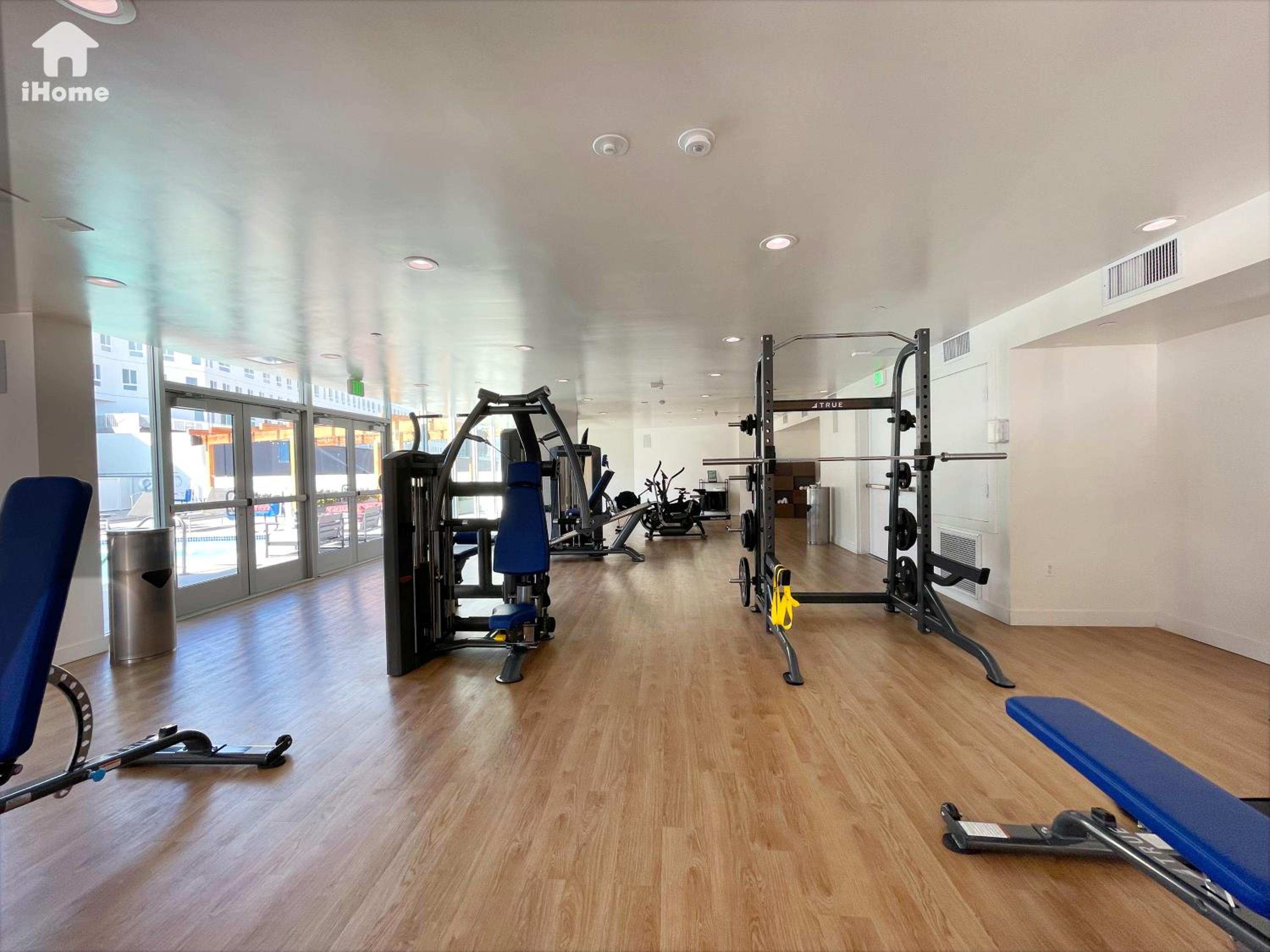 Perfect Apt w Parking Gym Pool WIFI in Arts District DTLA near Little Tokyo B4