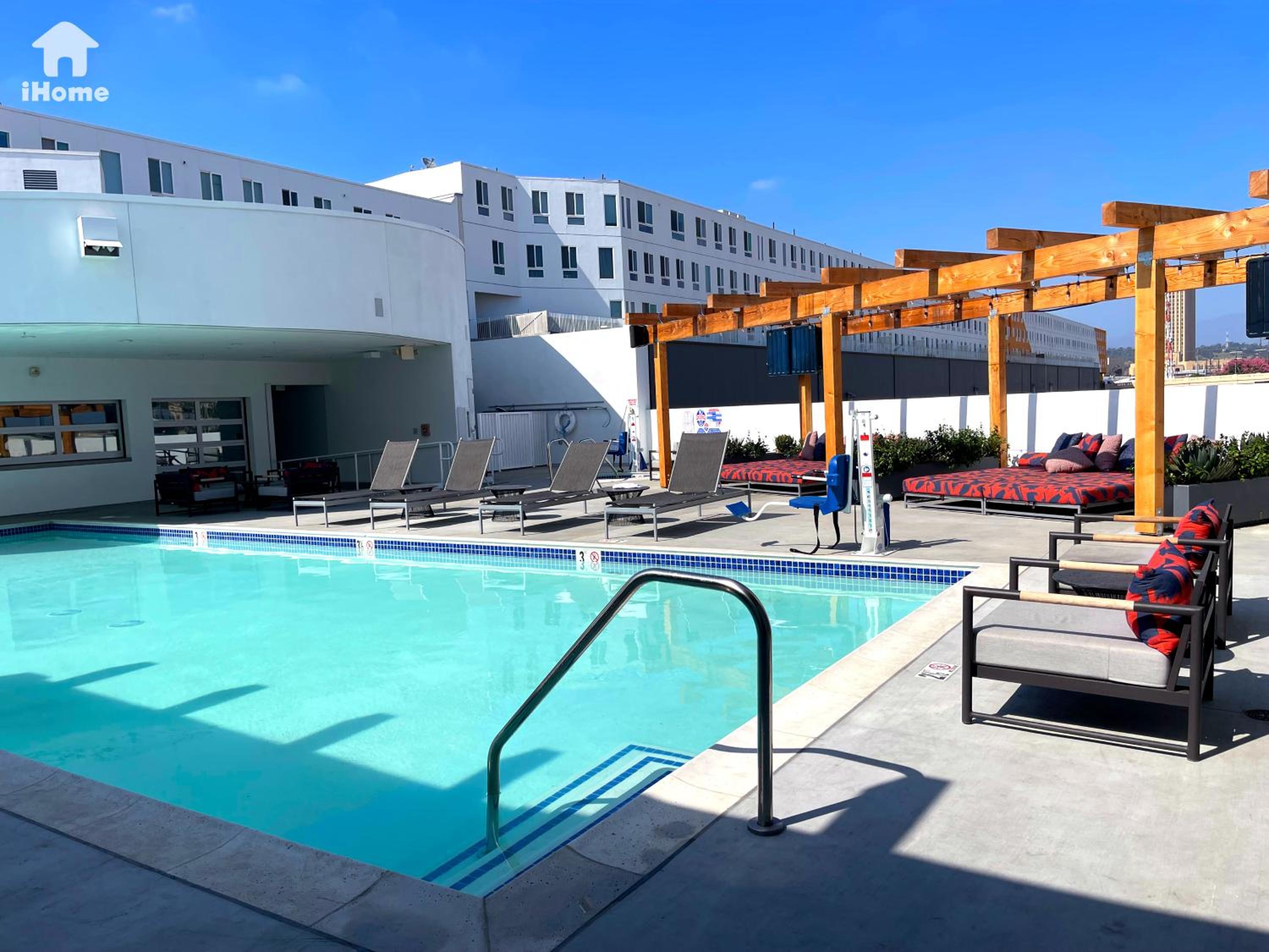 Perfect Apt w Parking Gym Pool WIFI in Arts District DTLA near Little Tokyo B4