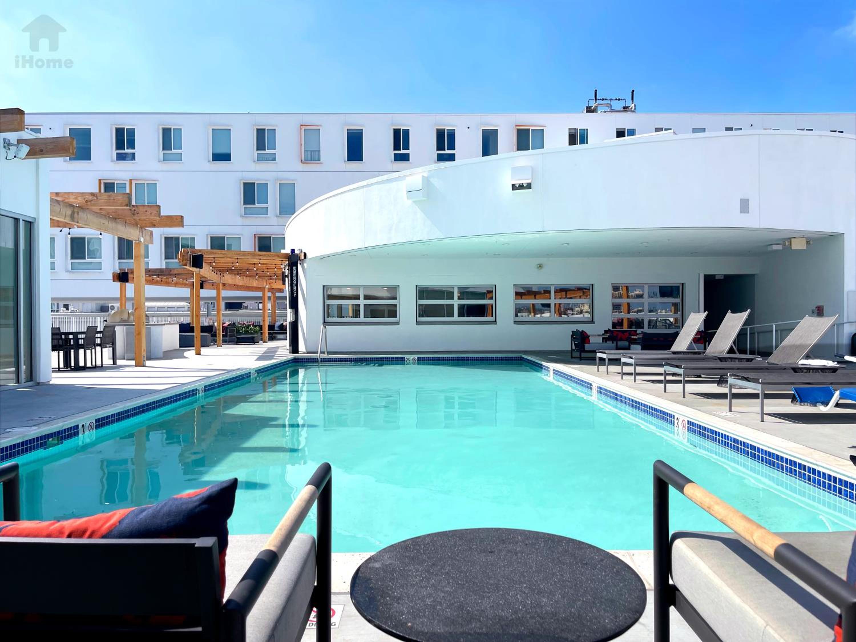 Perfect Apt w Parking Gym Pool WIFI in Arts District DTLA near Little Tokyo B4