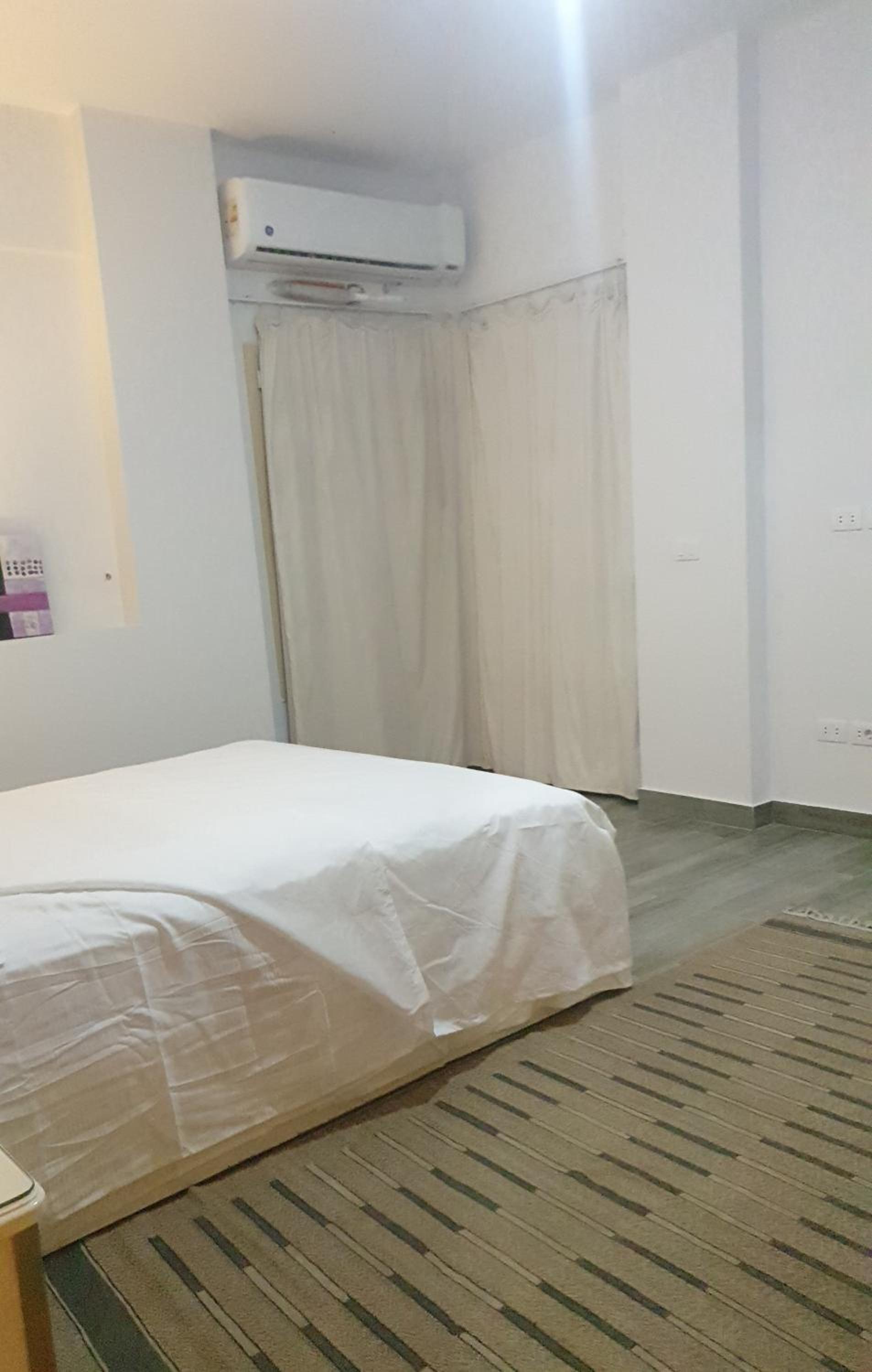 Beautiful semi villa with private entrance in Sheikh Zayed- villa queen