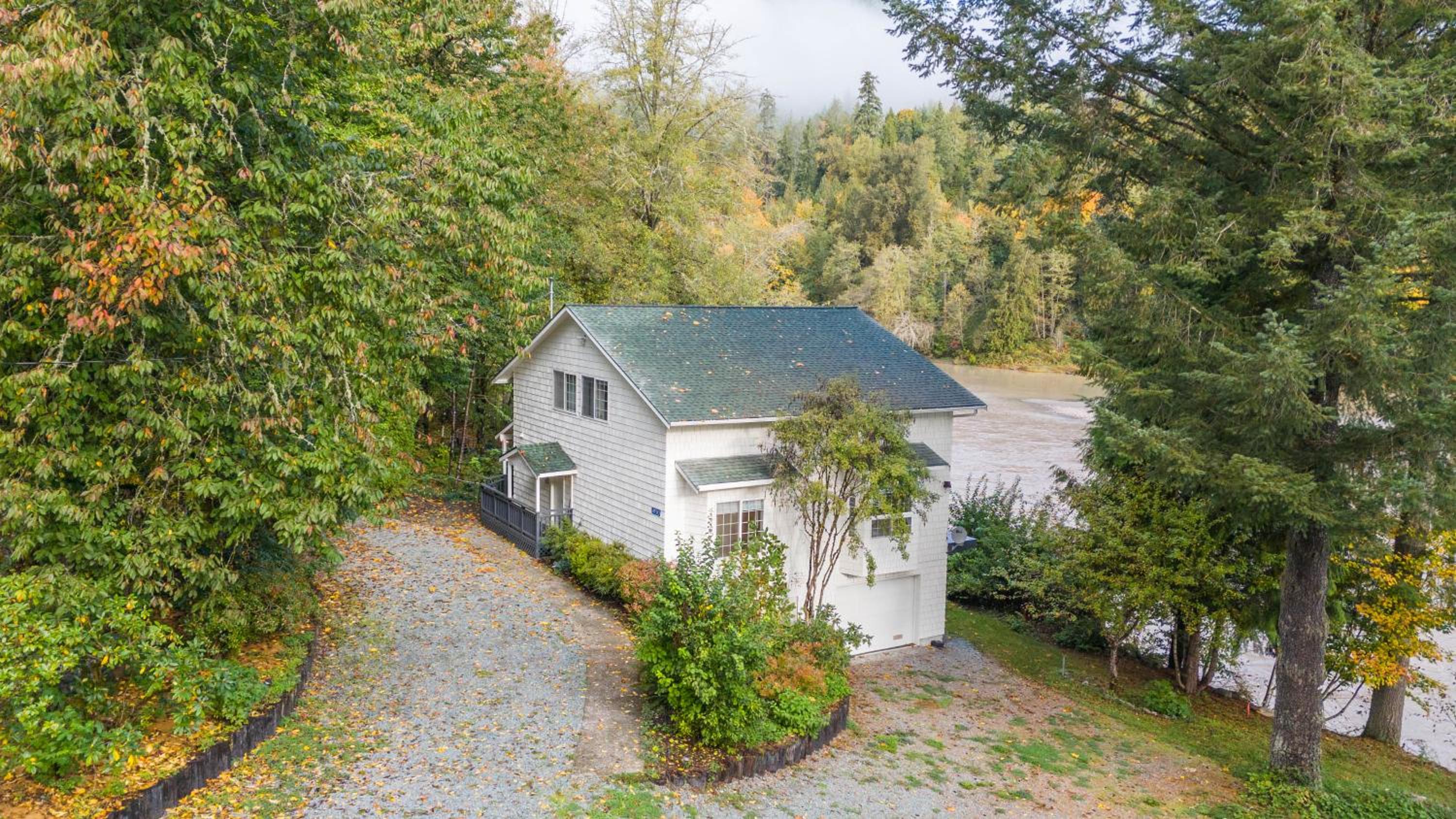 Riverside Retreat on Skagit River view 4