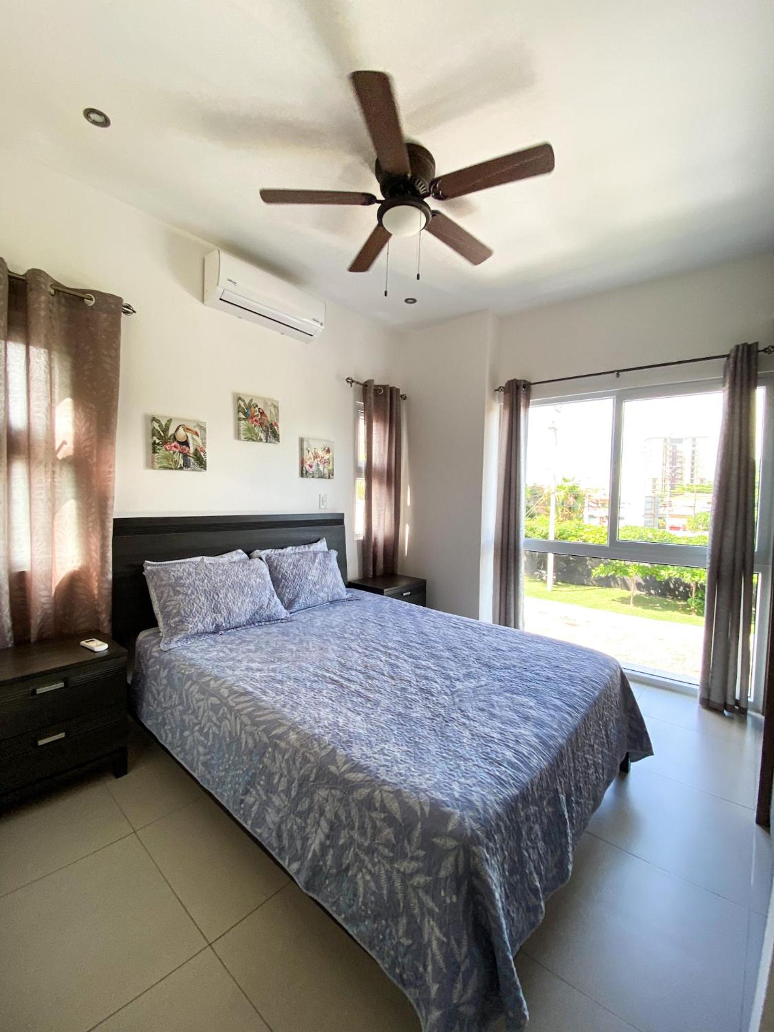 Hermoso Condominio en el Centro de Jaco Lapa Living view 5