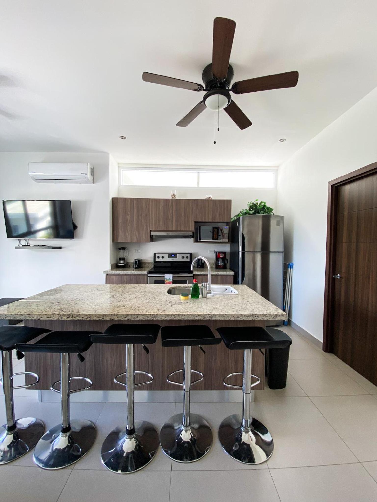 Hermoso Condominio en el Centro de Jaco Lapa Living view 4