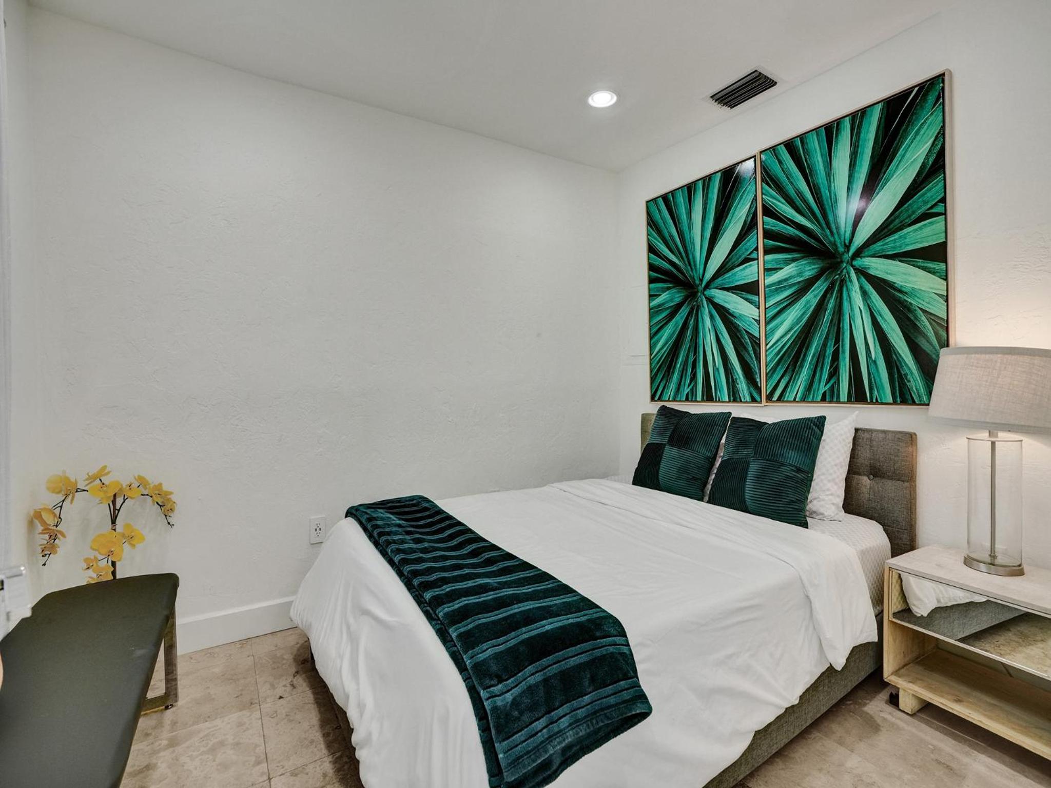 AZZURE 10 Mins to South Beach Miami 4 Bedroom Villa