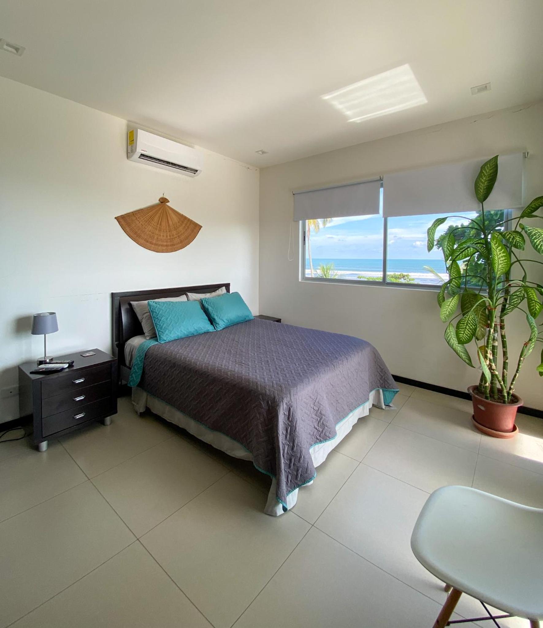 BEACHFRONT APARTMENT Vistas de Bejuco view 4