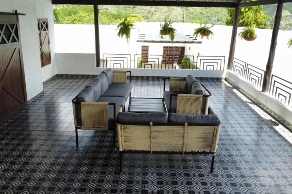Casa Amarilla