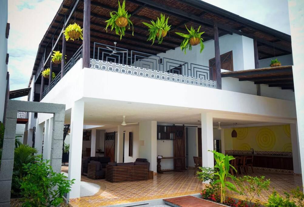 Casa Amarilla