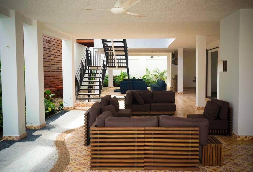 Casa Amarilla