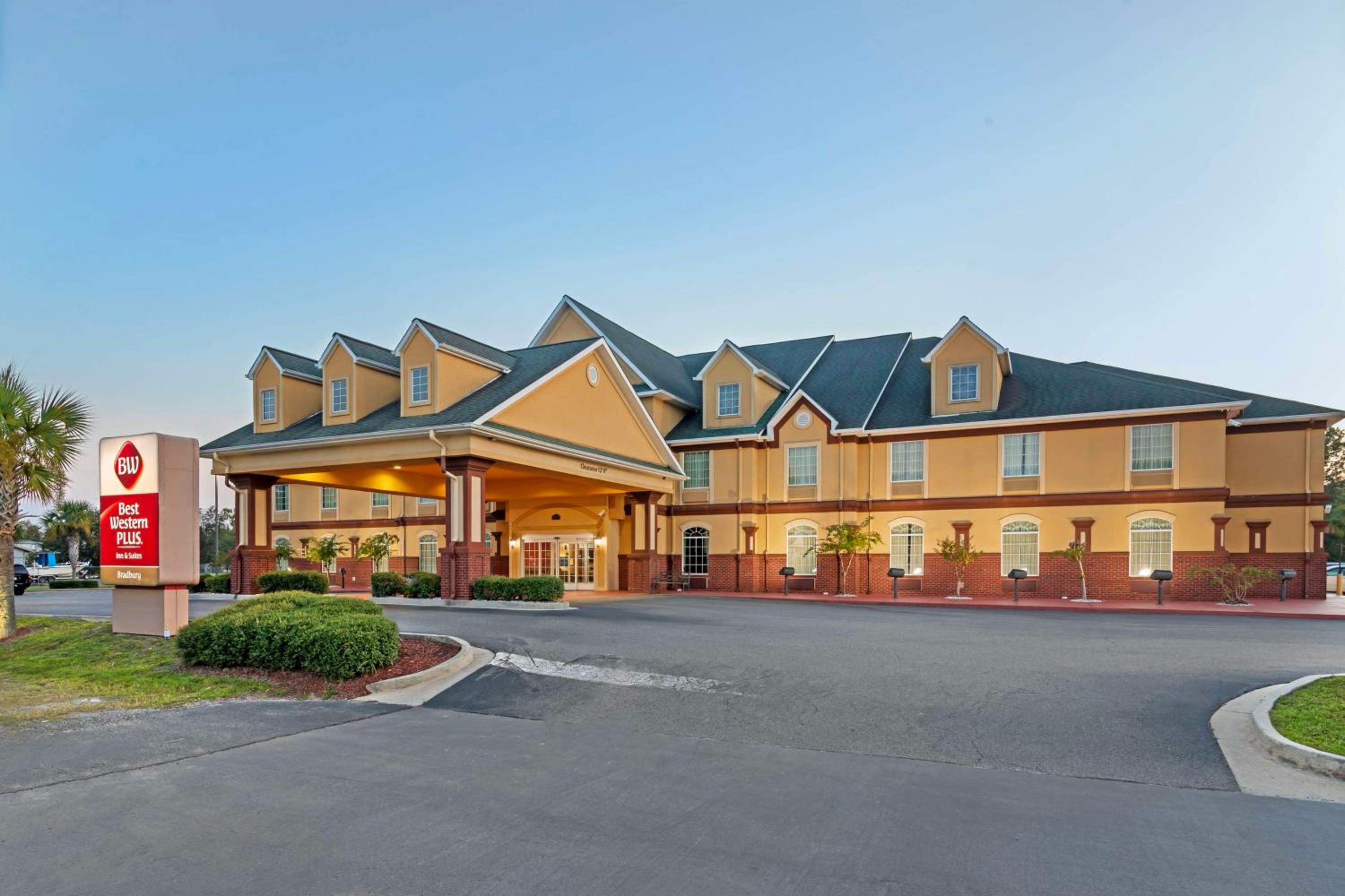 Waycross Vacations - Best Western Plus Bradbury Inn and Suites - Property Image 1