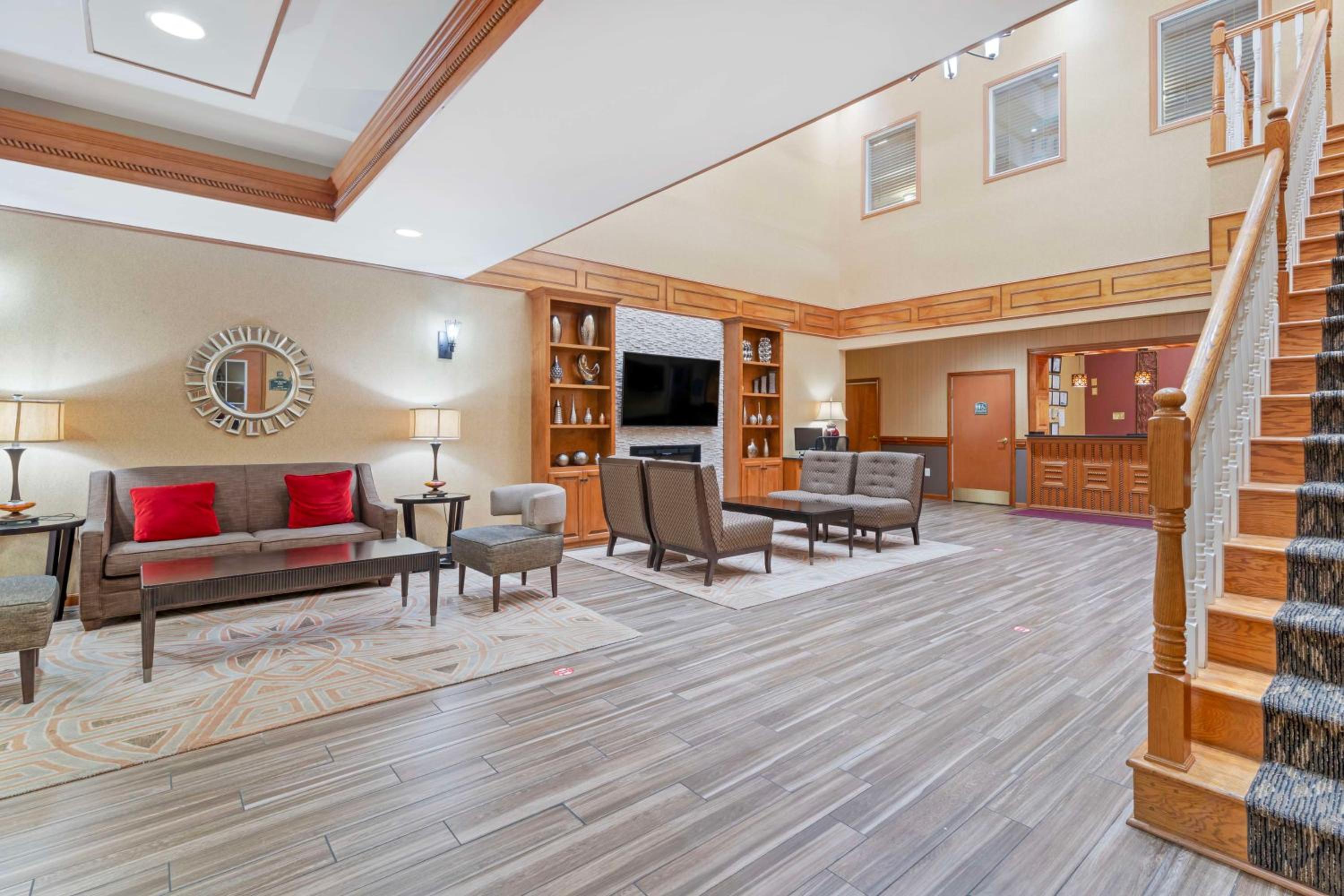 Waycross Vacations - Best Western Plus Bradbury Inn and Suites - Property Image 2