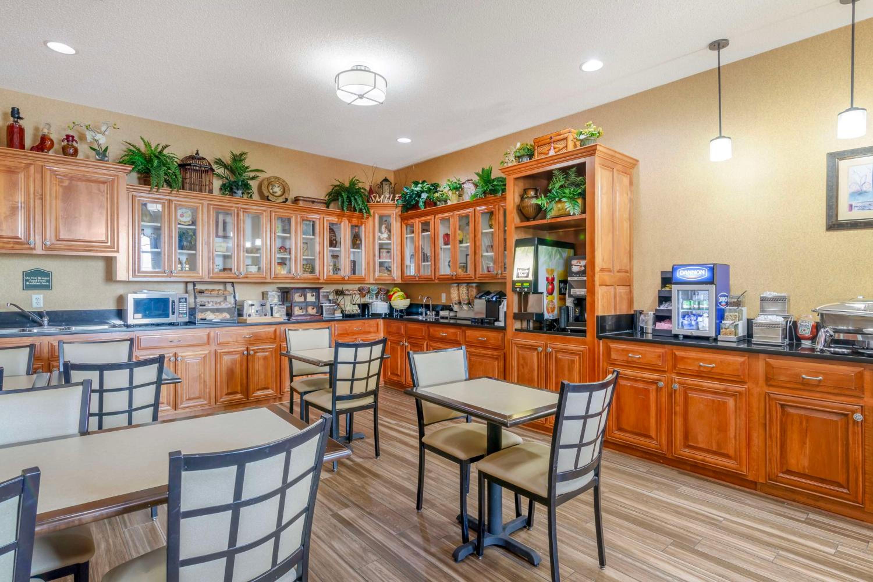 Waycross Vacations - Best Western Plus Bradbury Inn and Suites - Property Image 4