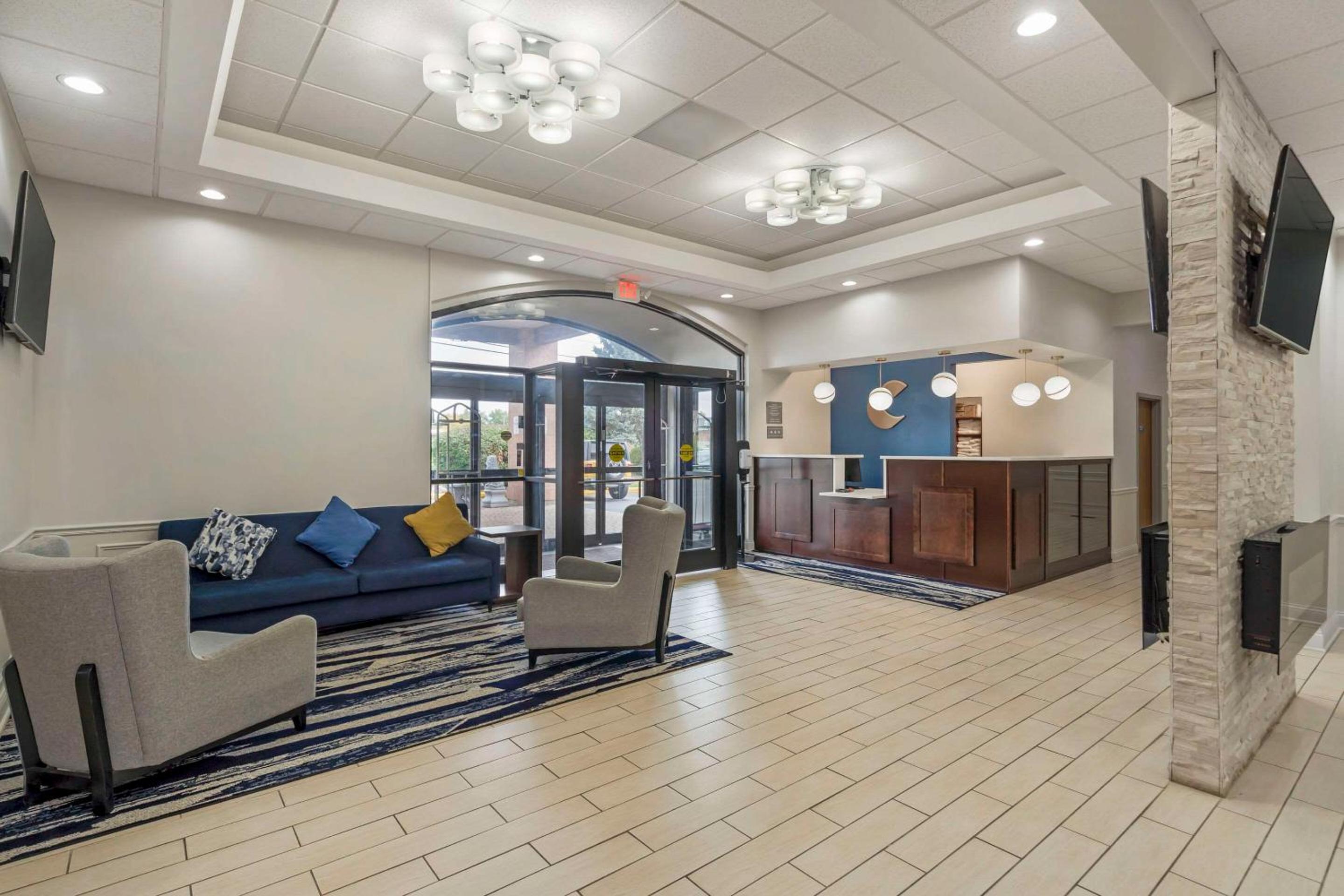 Comfort Inn Suites Mundelein-Vernon Hills - Property Image 32