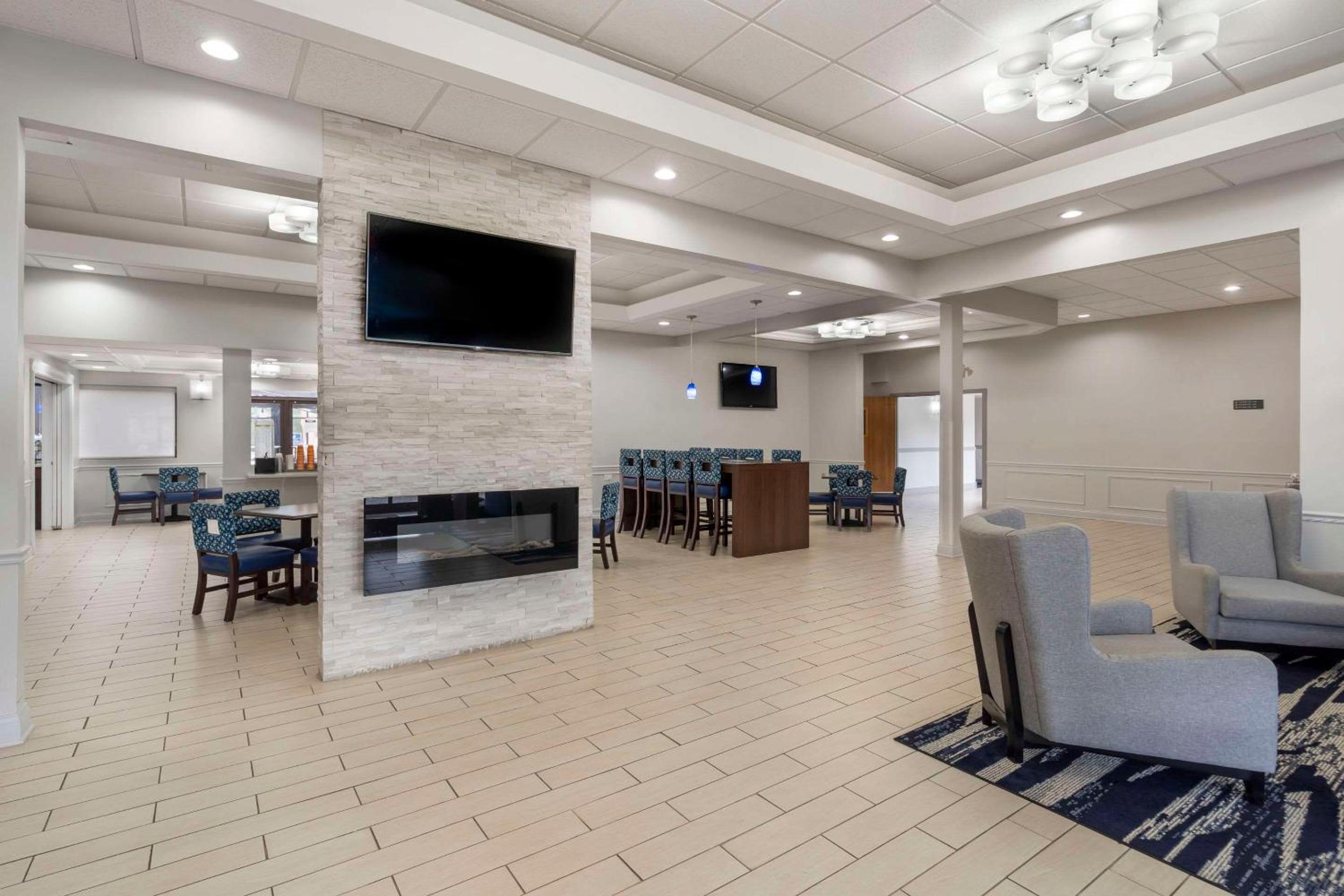 Comfort Inn Suites Mundelein-Vernon Hills - Property Image 33